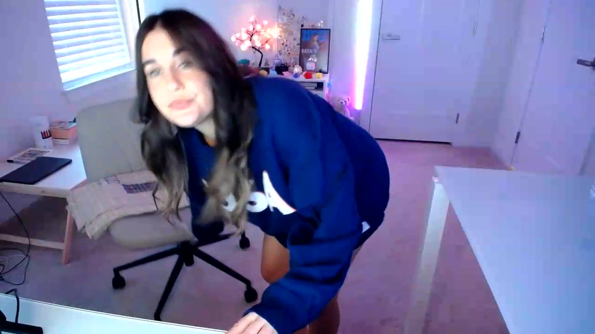 Gallery image thumbnail from Scout's myfreecams stream on, 07/06/2026, 24:37 image 8 of 20