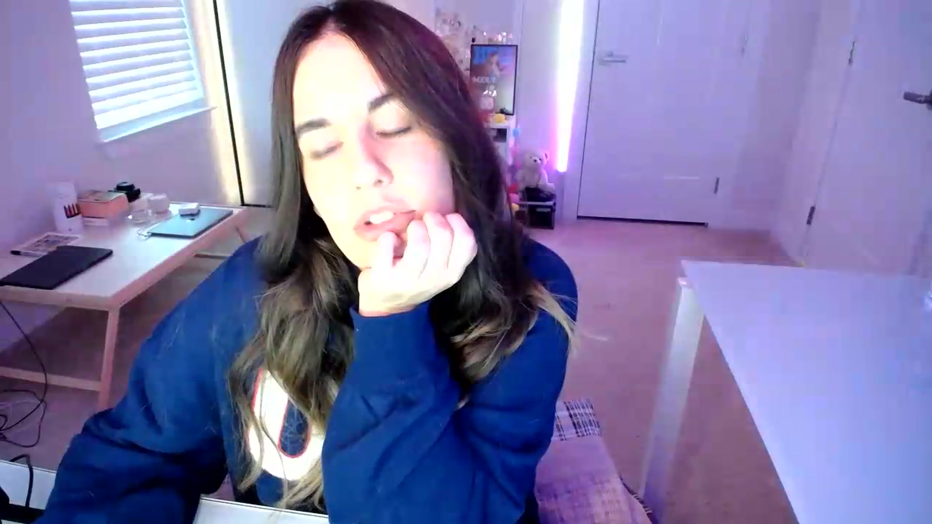 Gallery image thumbnail from Scout's myfreecams stream on, 07/06/2026, 24:37 image 17 of 20