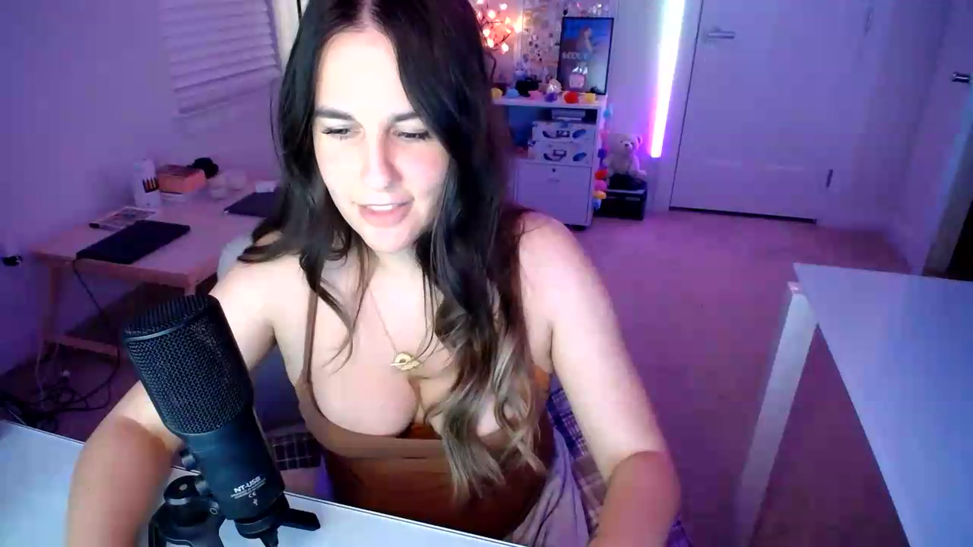 Gallery image thumbnail from Scout's myfreecams stream on, 07/11/2026, 02:52 image 16 of 20