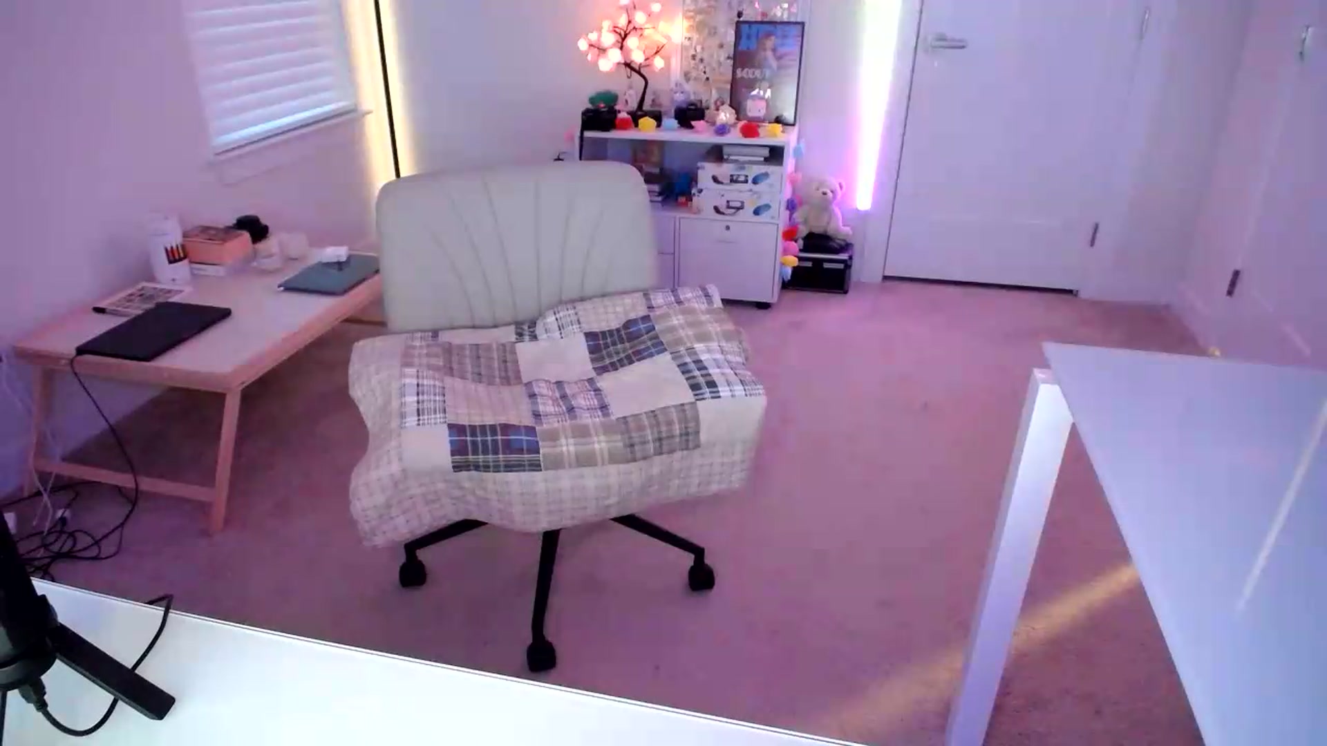 Gallery image thumbnail from Scout's myfreecams stream on, 07/16/2026, 02:46 image 4 of 20
