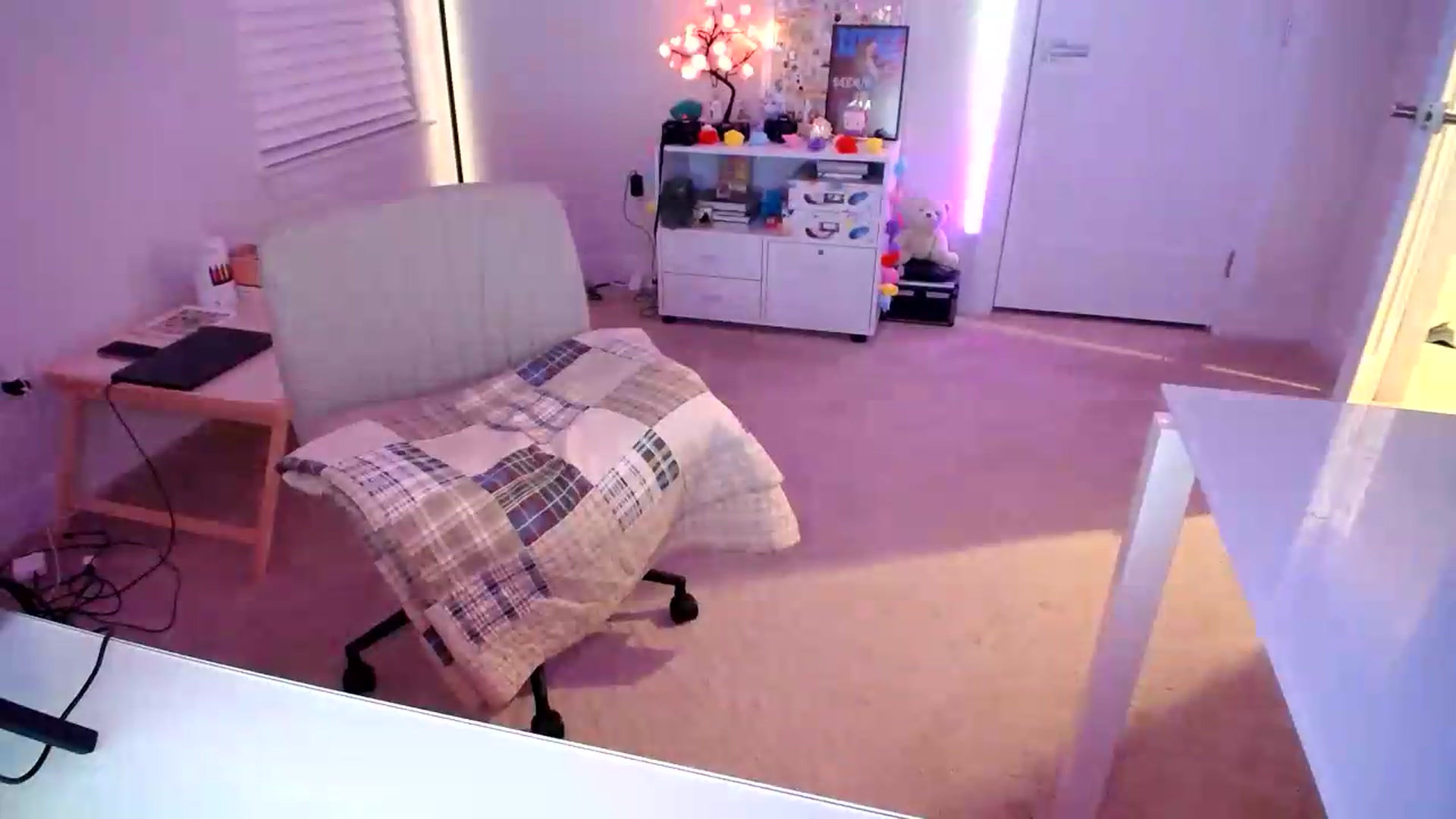 Gallery image thumbnail from Scout's myfreecams stream on, 07/21/2026, 02:16 image 15 of 20