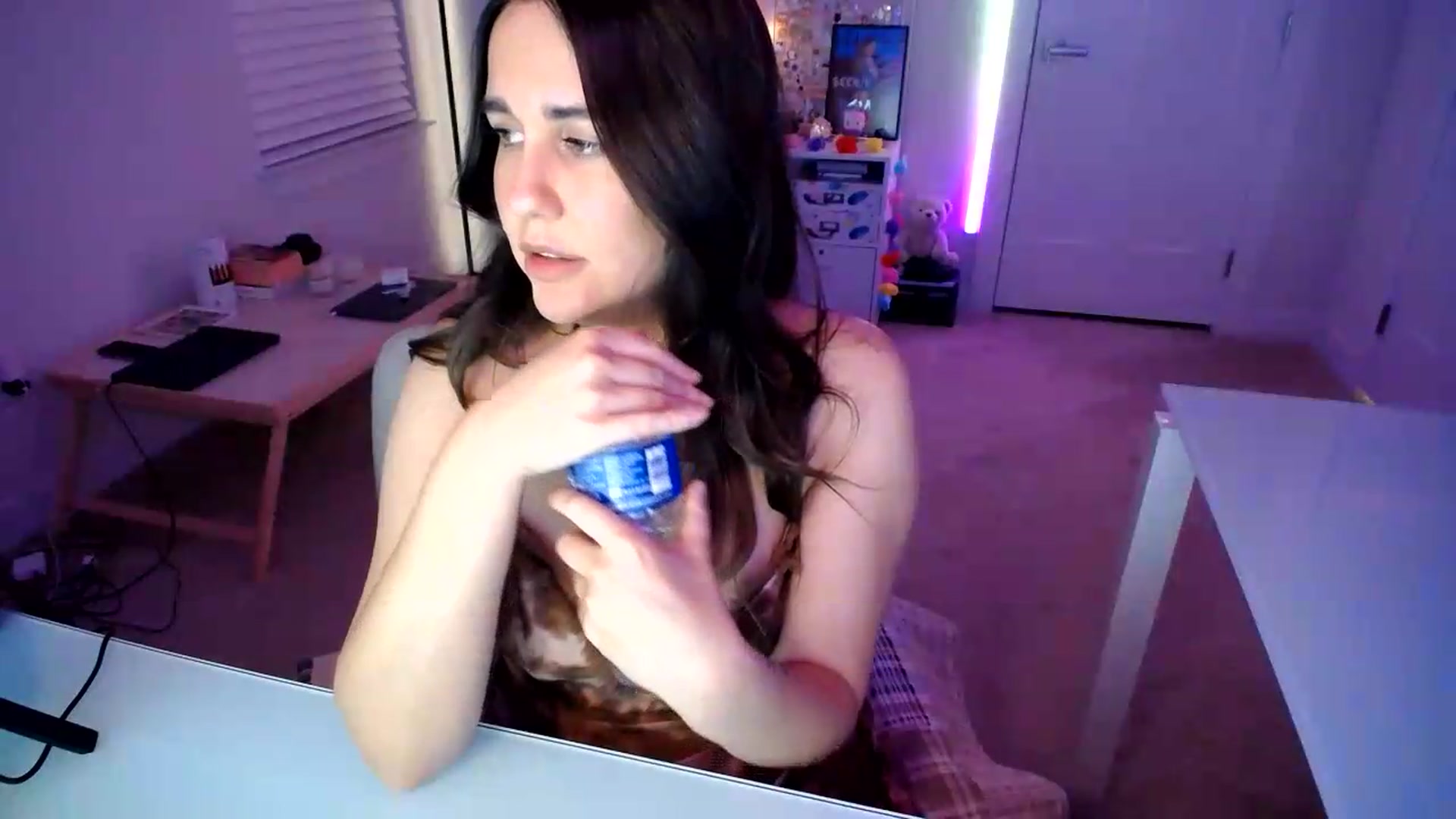 Gallery image thumbnail from Scout's myfreecams stream on, 07/21/2026, 02:16 image 17 of 20