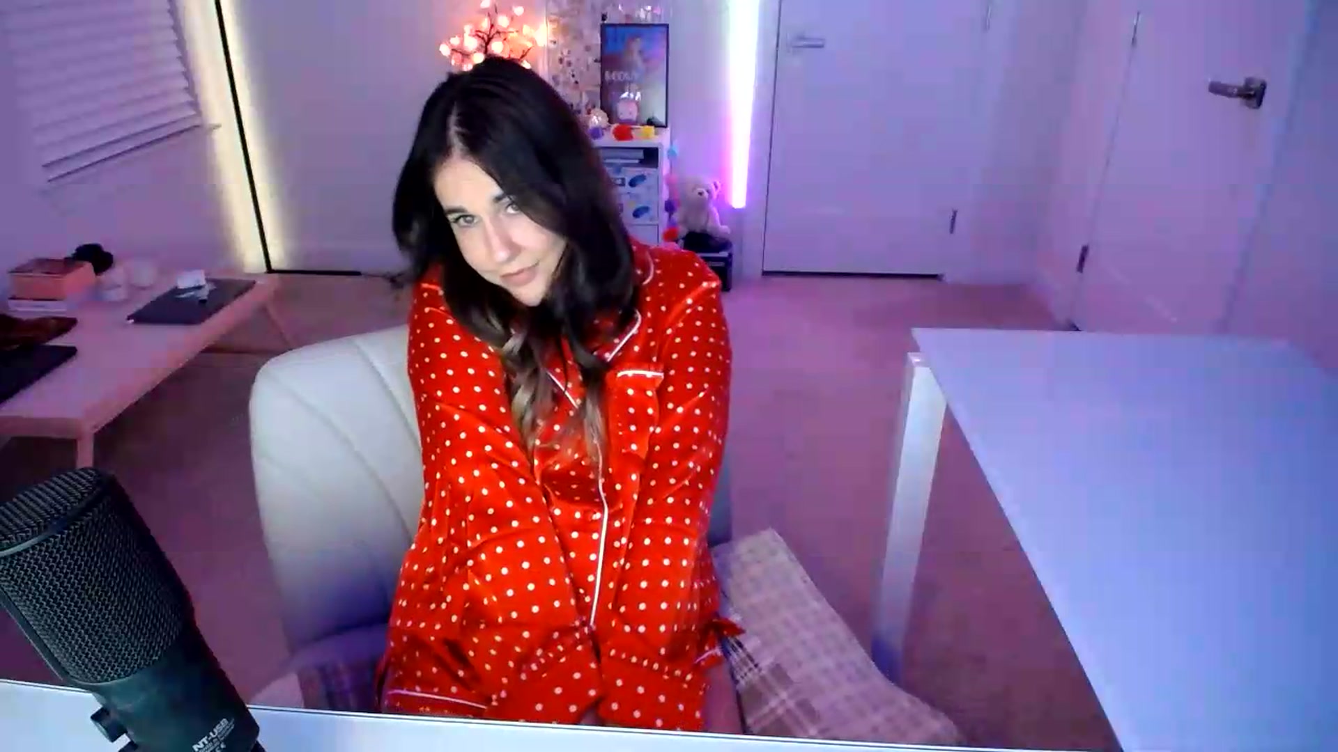 Gallery image thumbnail from Scout's myfreecams stream on, 07/27/2026, 01:33 image 13 of 20