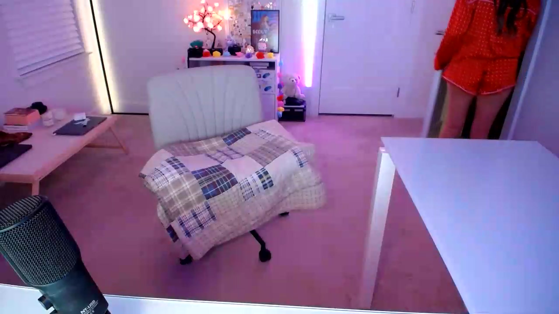 Gallery image thumbnail from Scout's myfreecams stream on, 07/27/2026, 01:33 image 11 of 20