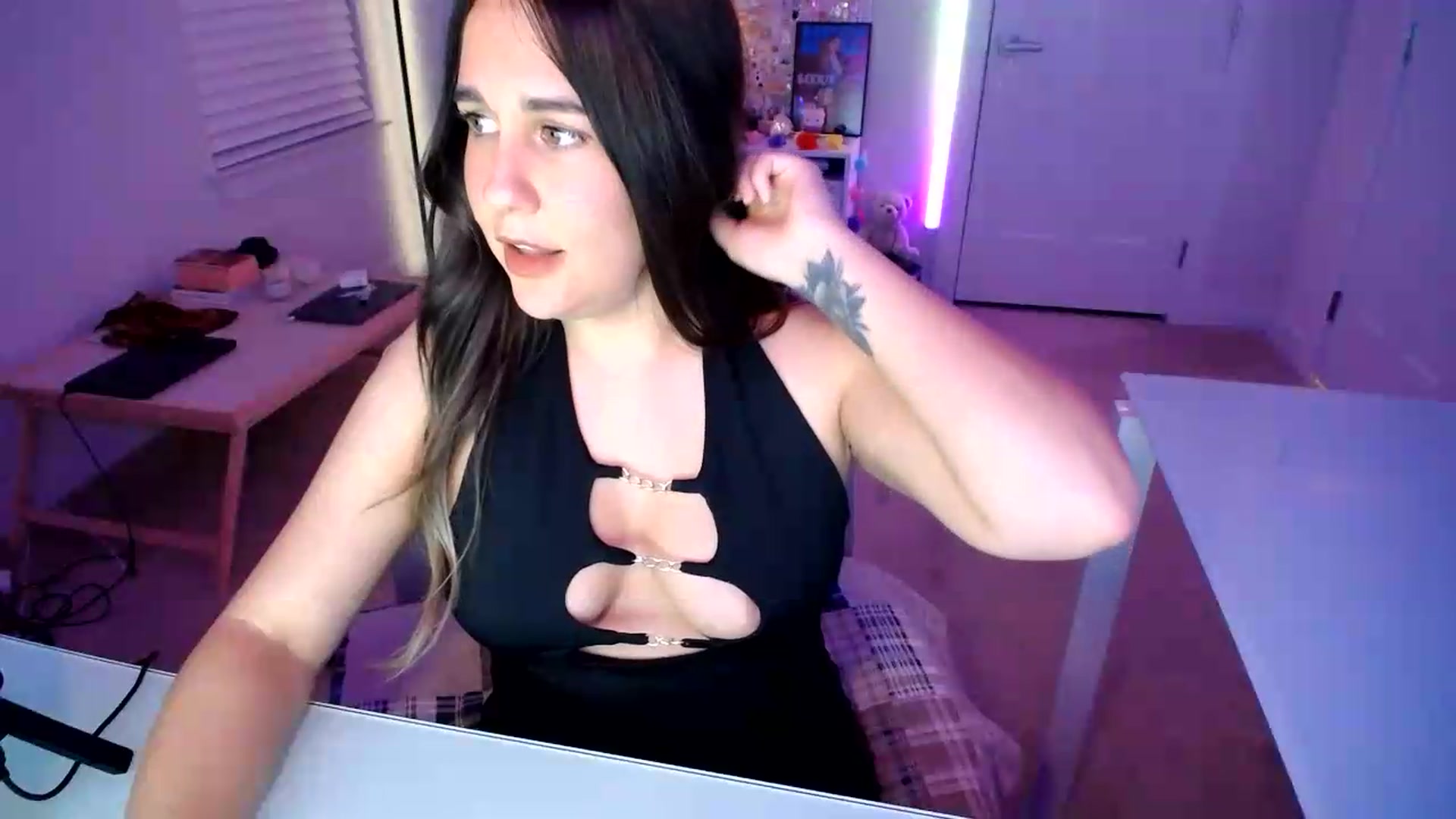Gallery image thumbnail from Scout's myfreecams stream on, 08/01/2026, 03:01 image 19 of 20