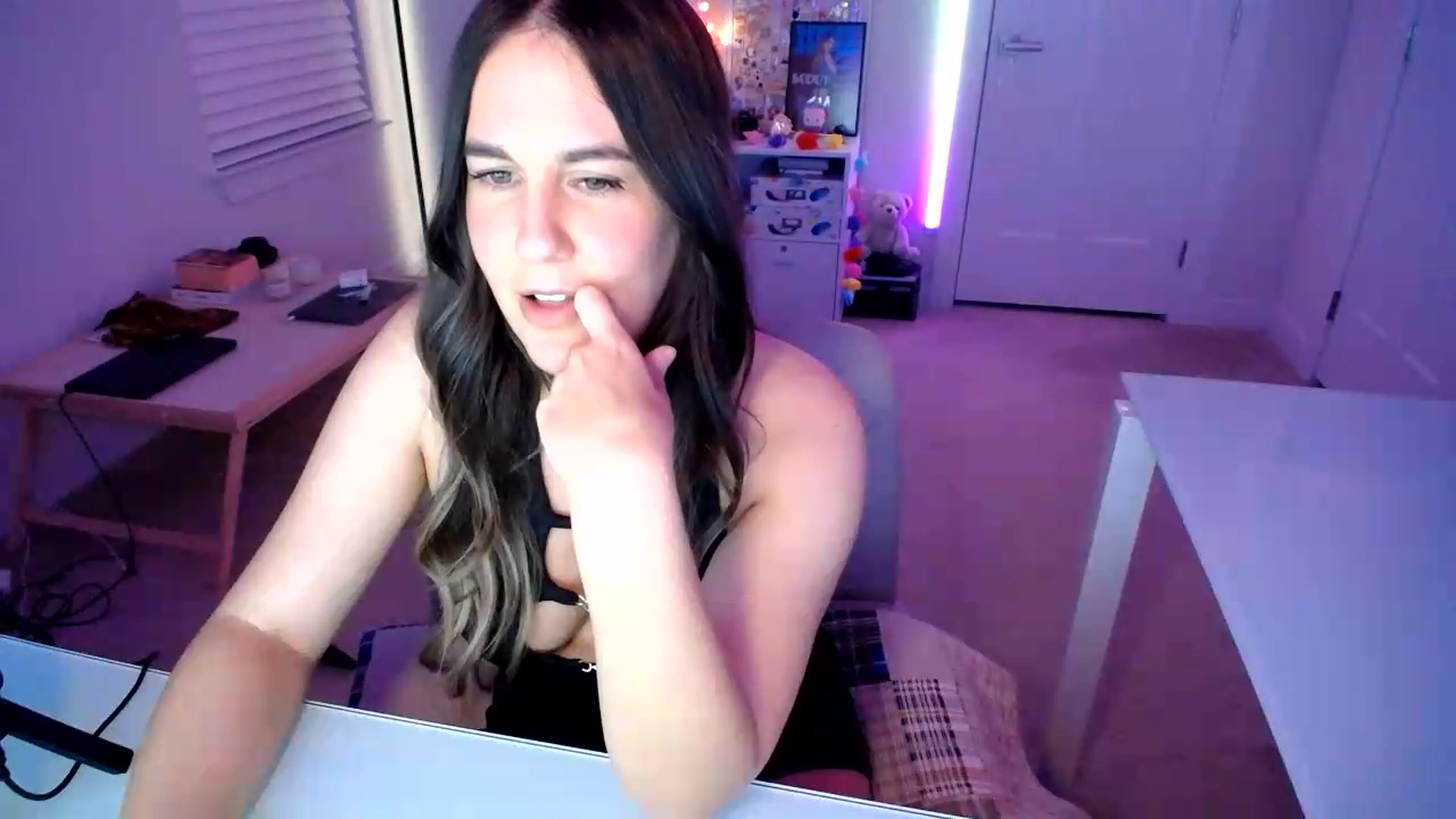 Gallery image thumbnail from Scout's myfreecams stream on, 08/01/2026, 03:01 image 12 of 20