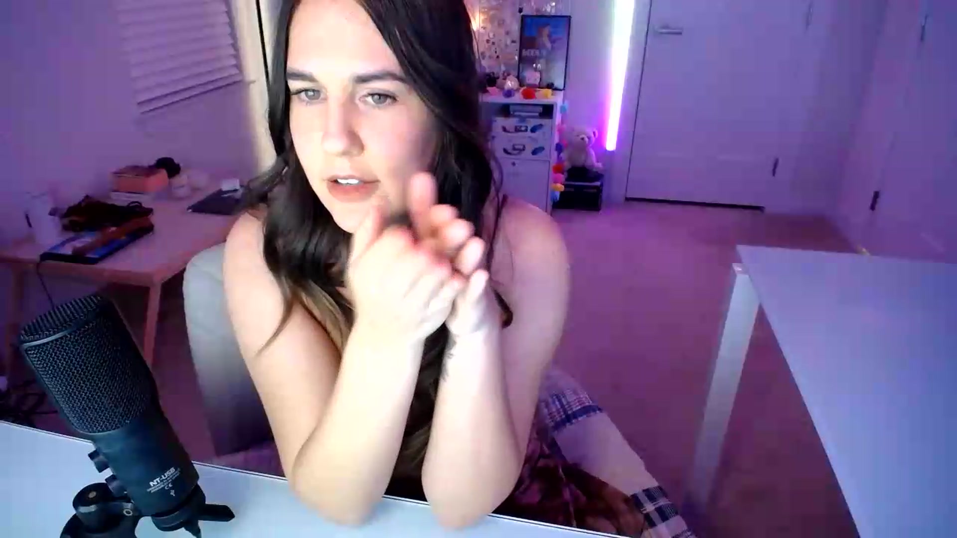 Gallery image thumbnail from Scout's myfreecams stream on, 08/04/2026, 02:07 image 18 of 20