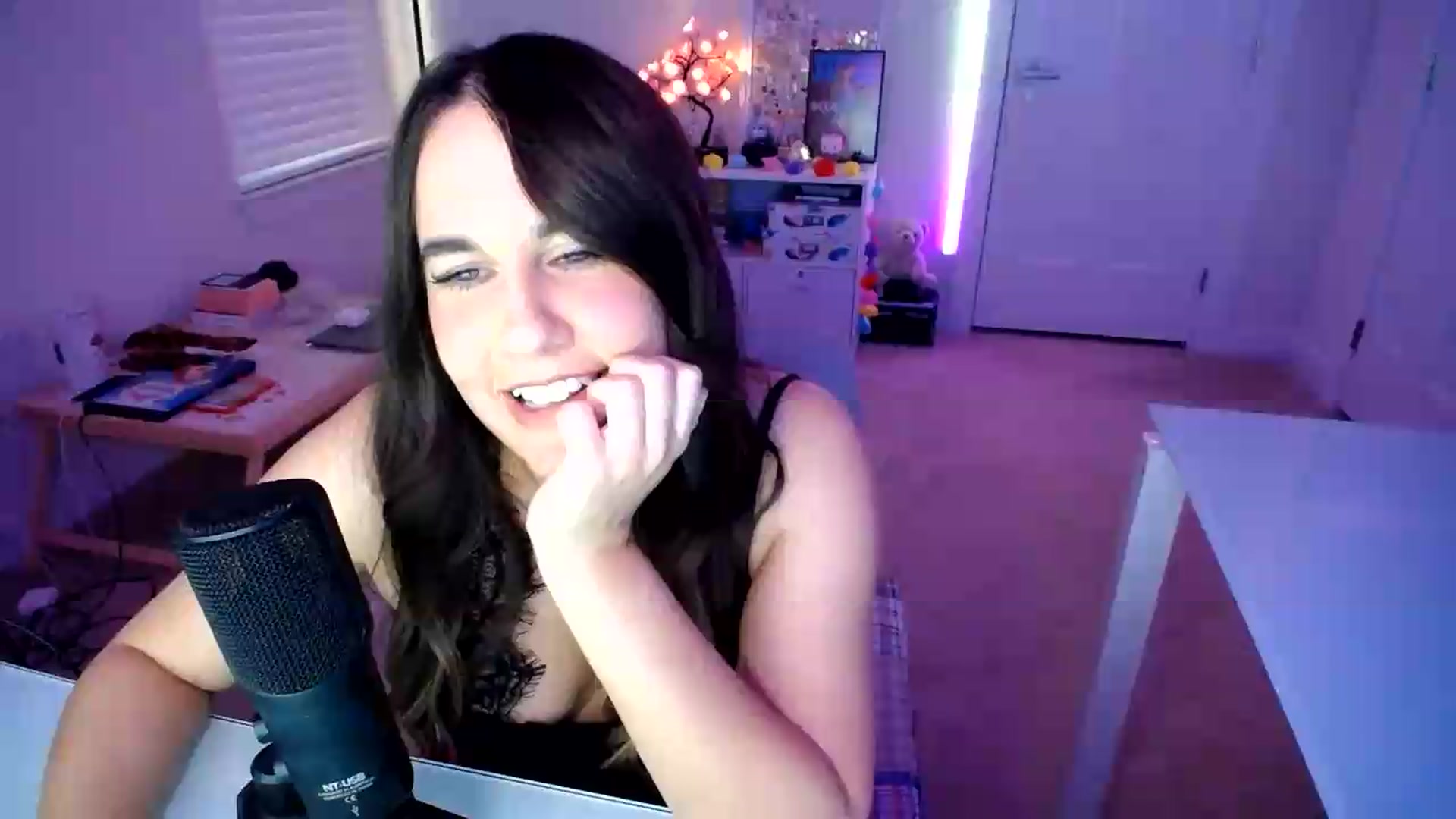 Gallery image thumbnail from Scout's myfreecams stream on, 09/06/2026, 02:29 image 1 of 20