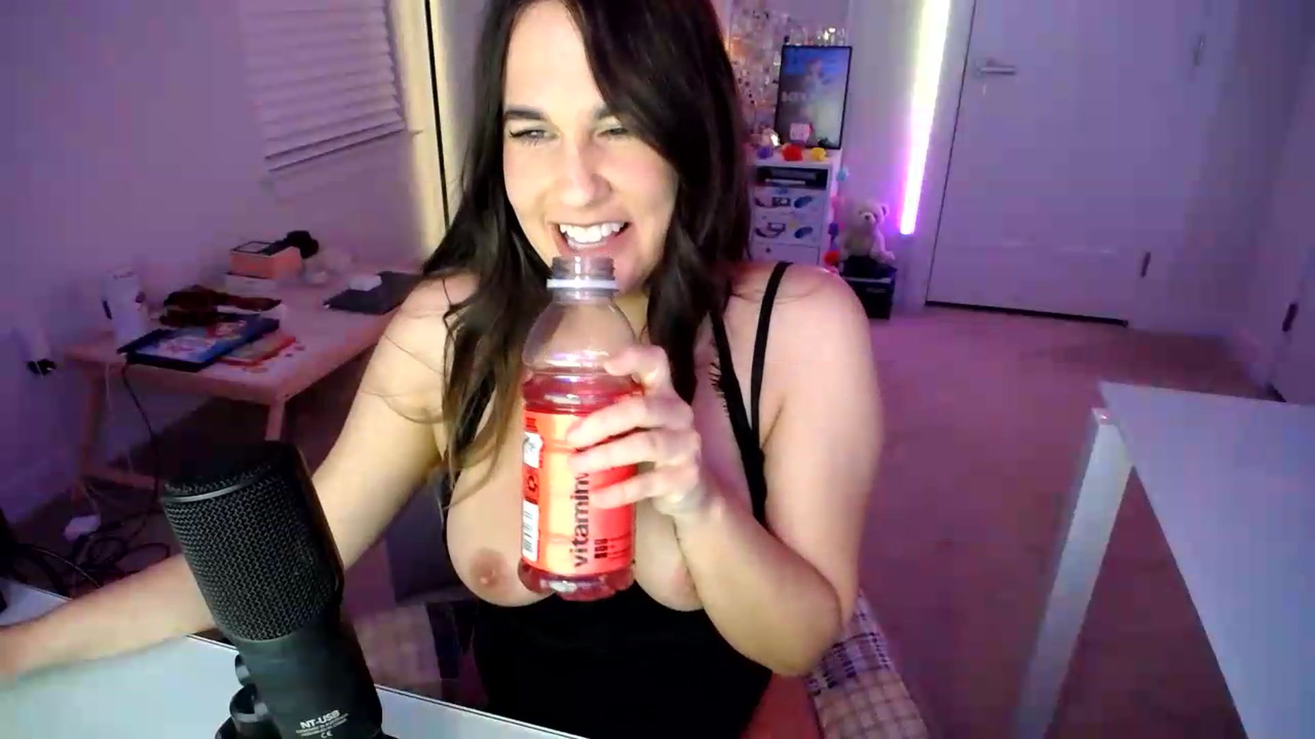 Gallery image thumbnail from Scout's myfreecams stream on, 09/06/2026, 02:29 image 8 of 20