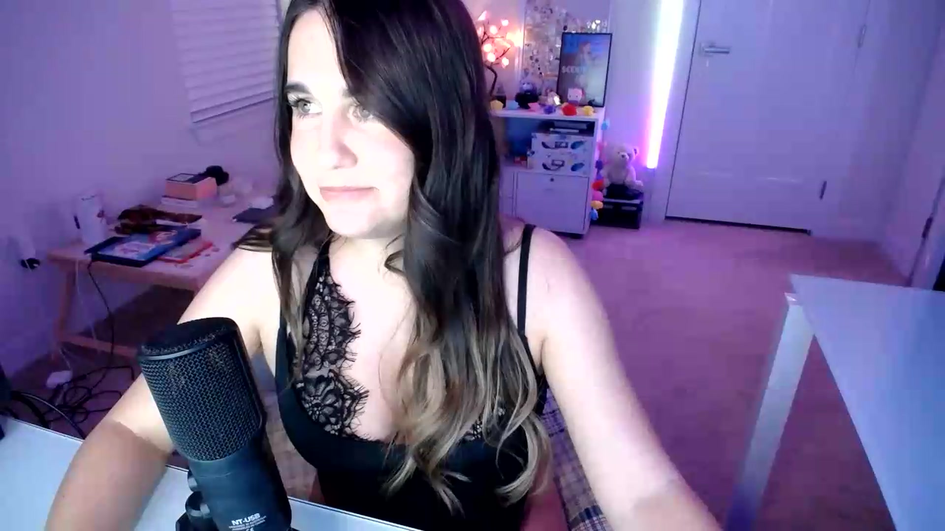 Gallery image thumbnail from Scout's myfreecams stream on, 09/06/2026, 02:29 image 3 of 20