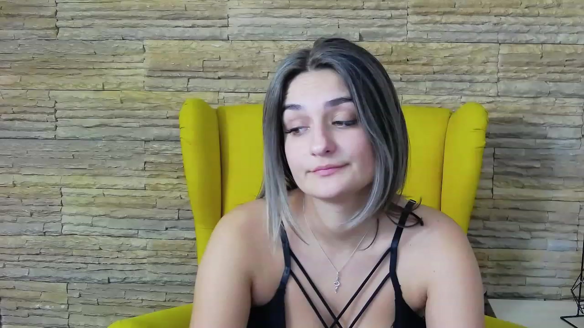 Gallery image thumbnail from SecretAmber's myfreecams stream on, 11/16/2022, 20:32 image 17 of 20