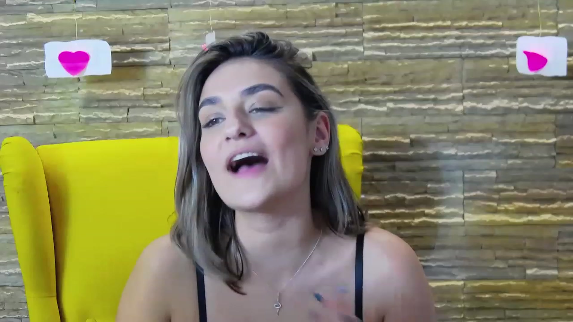 Gallery image thumbnail from SecretAmber's myfreecams stream on, 12/01/2022, 20:37 image 19 of 20