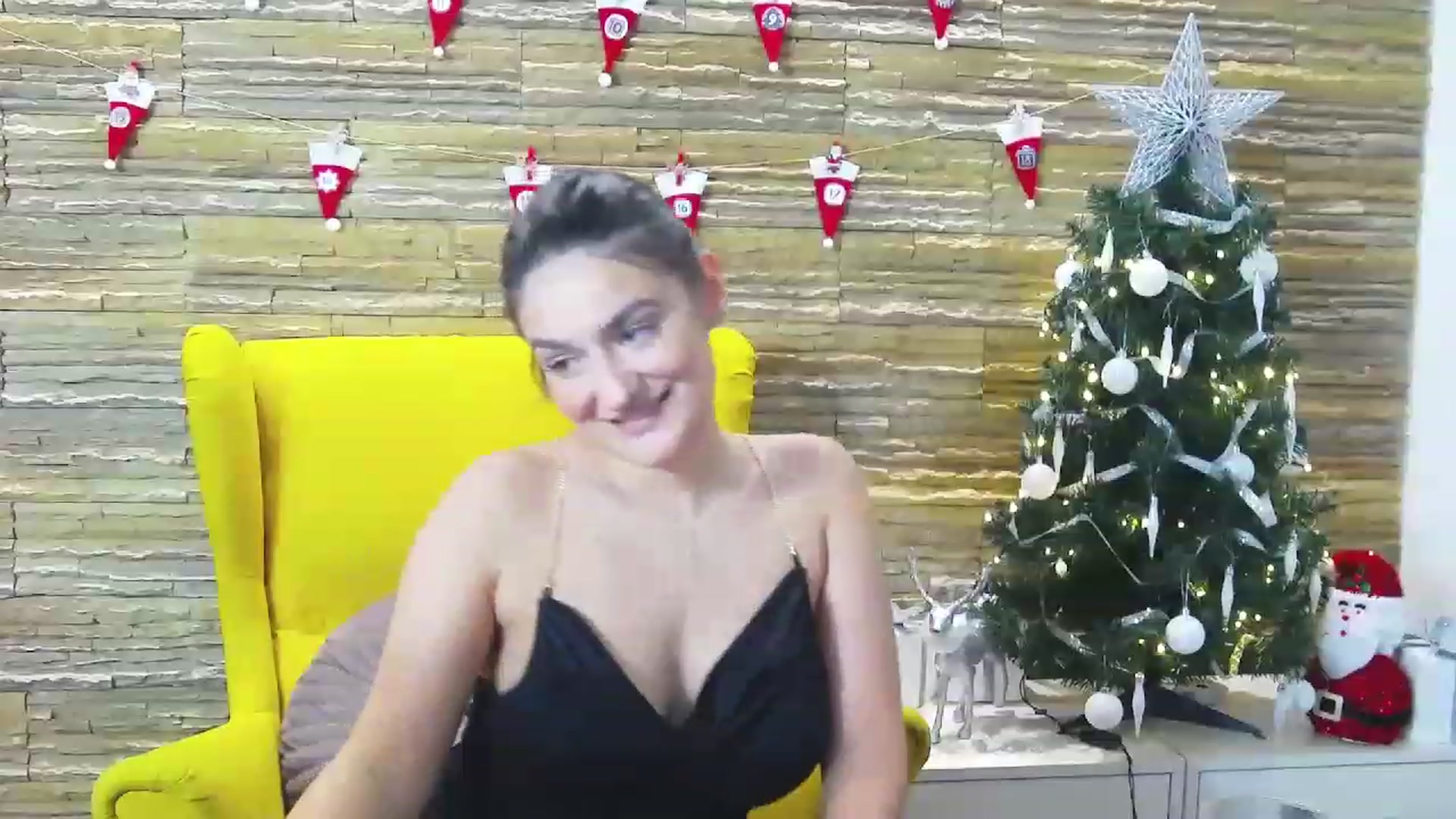 Gallery image thumbnail from SecretAmber's myfreecams stream on, 12/12/2022, 16:28 image 13 of 20