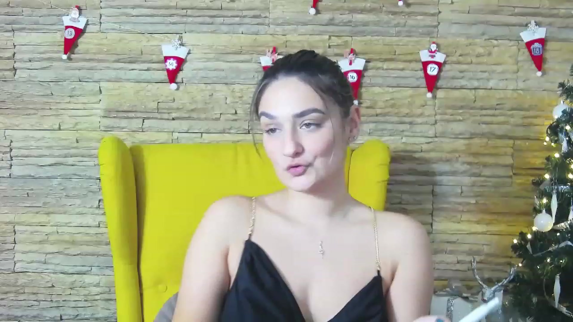 Gallery image thumbnail from SecretAmber's myfreecams stream on, 12/12/2022, 19:53 image 9 of 20