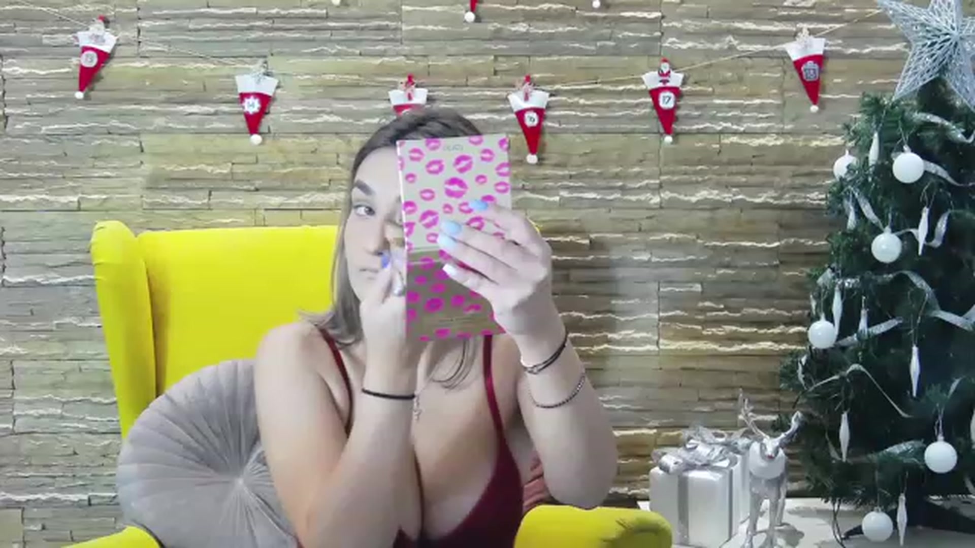 Gallery image thumbnail from SecretAmber's myfreecams stream on, 12/19/2022, 16:07 image 9 of 20