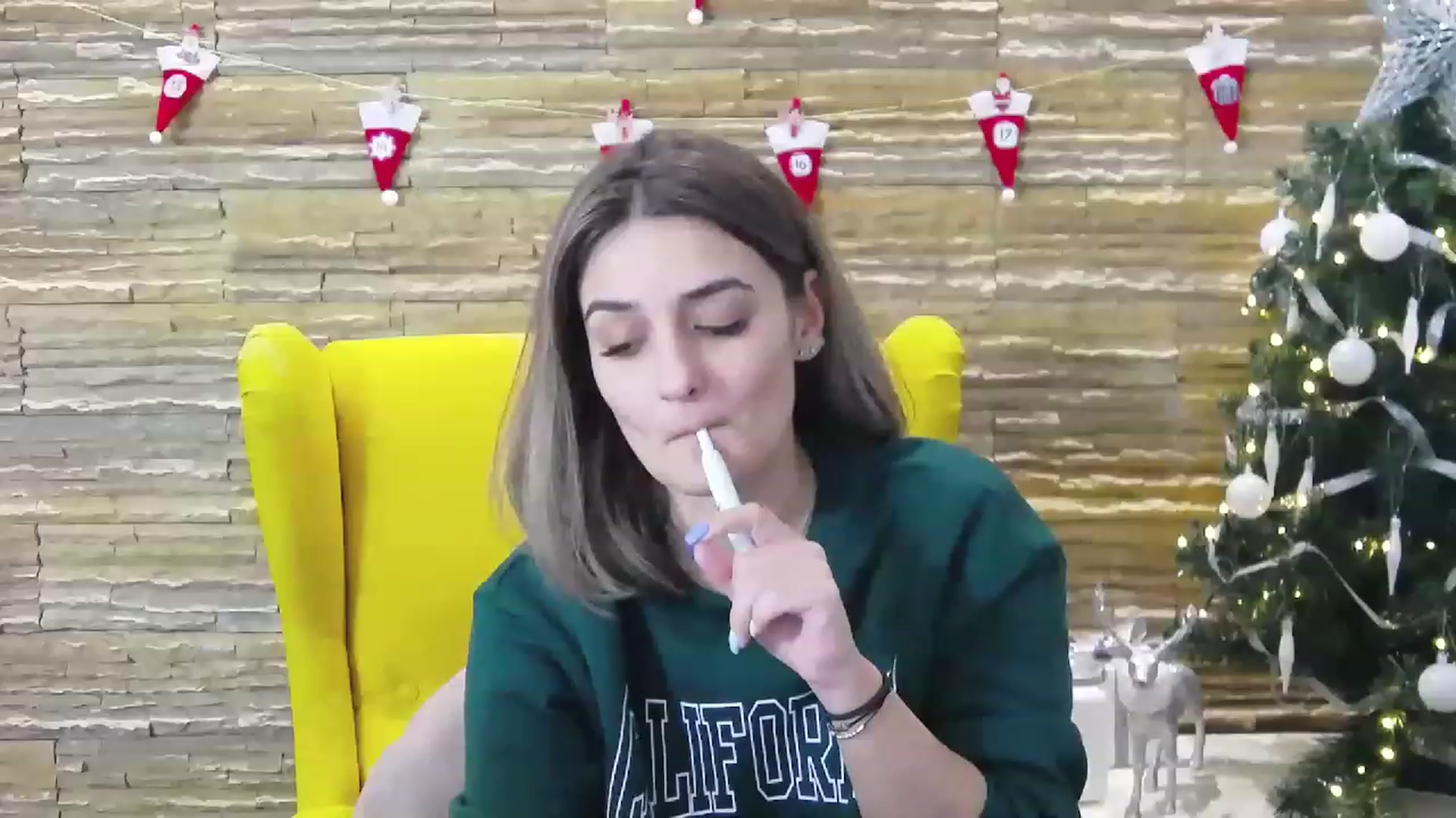 Gallery image thumbnail from SecretAmber's myfreecams stream on, 12/28/2022, 20:36 image 14 of 20