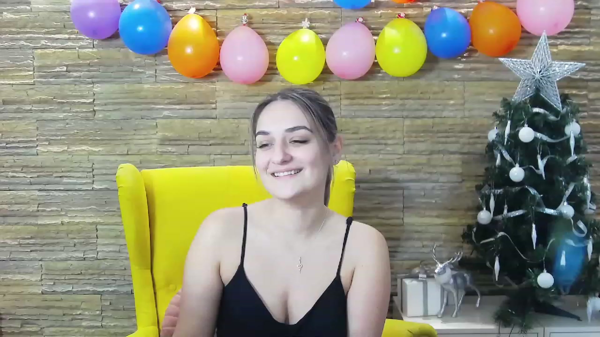 Gallery image thumbnail from SecretAmber's myfreecams stream on, 01/03/2023, 14:41 image 18 of 20