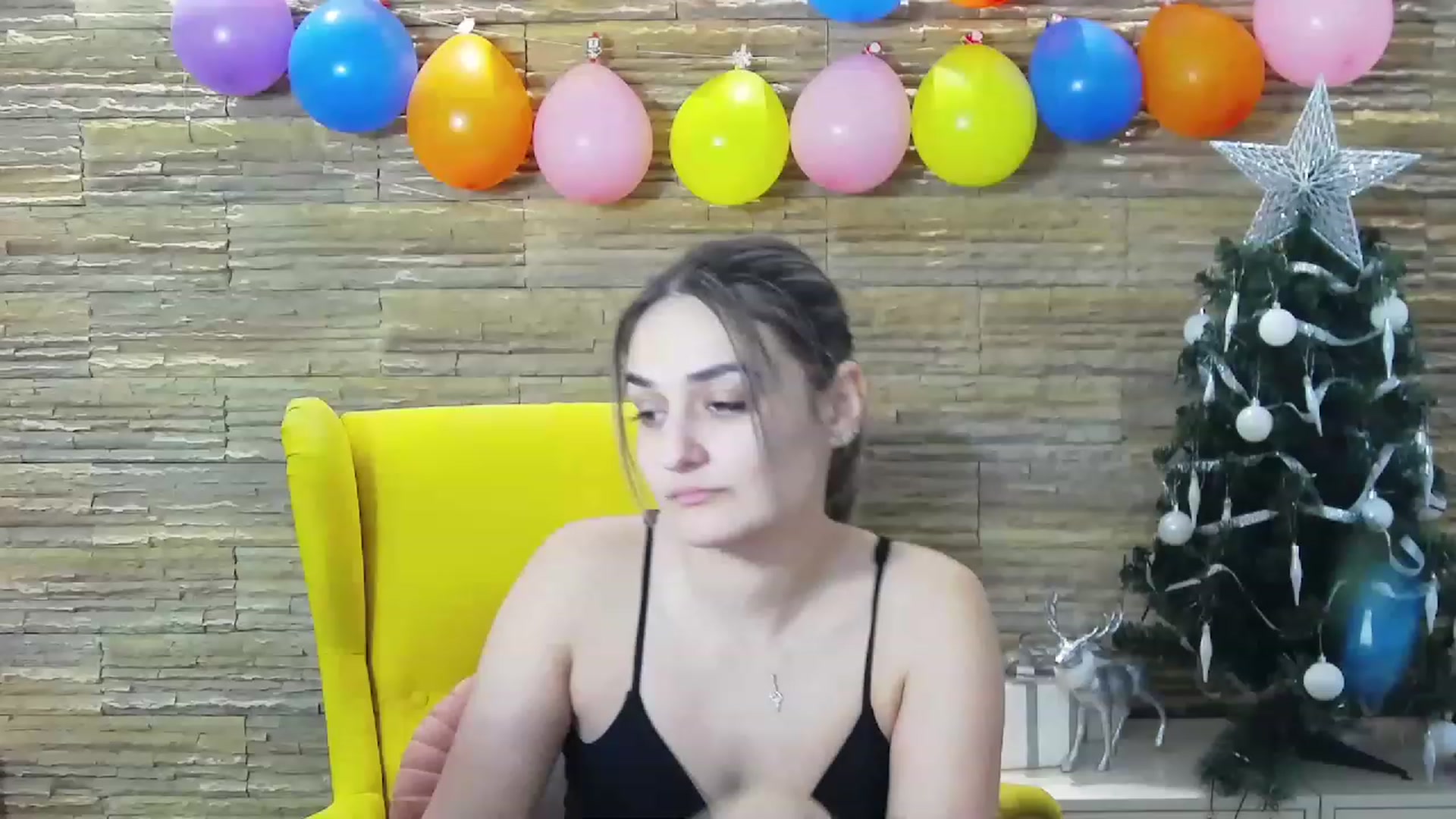 Gallery image thumbnail from SecretAmber's myfreecams stream on, 01/03/2023, 14:41 image 6 of 20