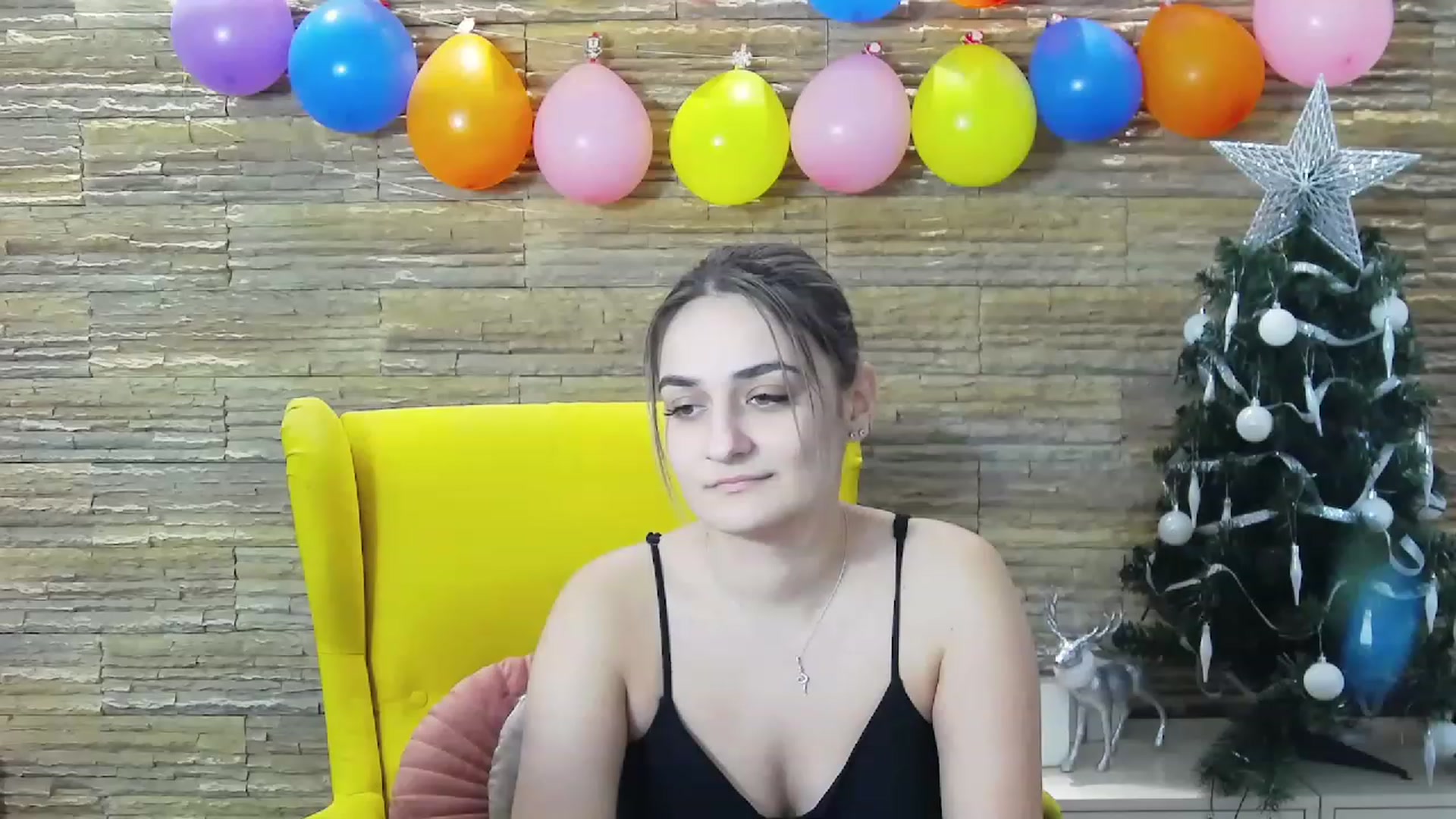 Gallery image thumbnail from SecretAmber's myfreecams stream on, 01/03/2023, 14:41 image 14 of 20