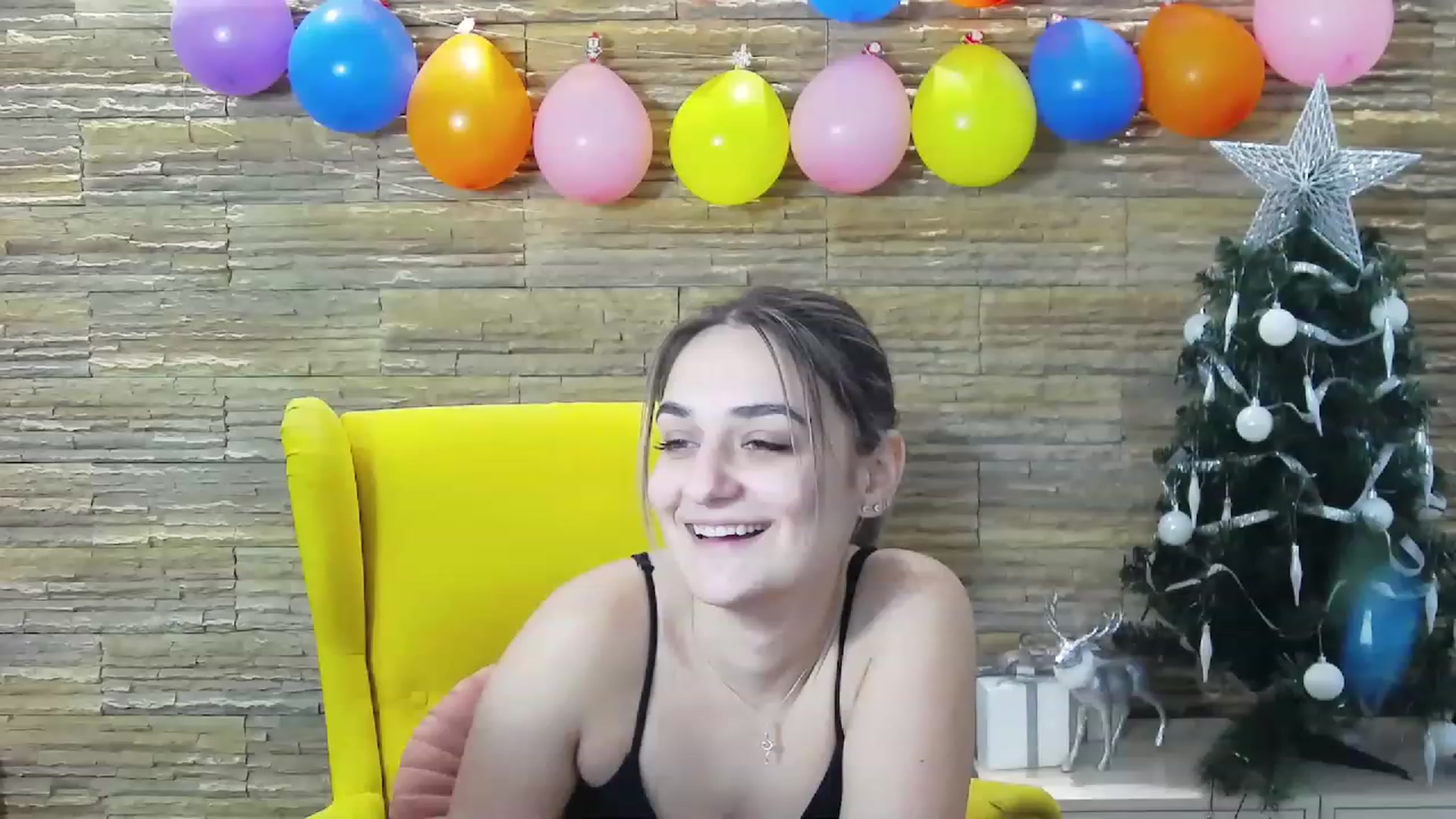 Gallery image thumbnail from SecretAmber's myfreecams stream on, 01/03/2023, 14:41 image 16 of 20