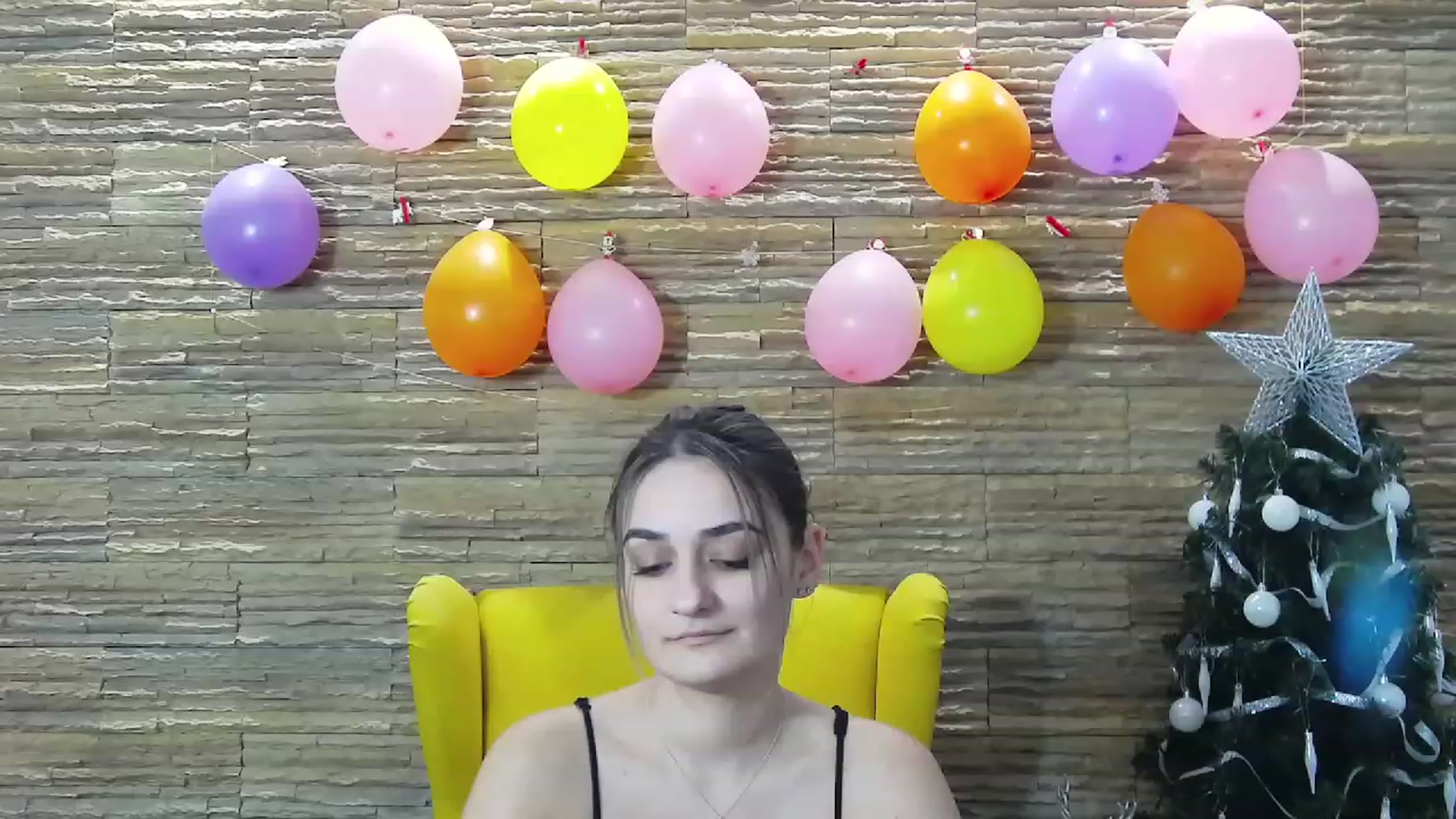 Gallery image thumbnail from SecretAmber's myfreecams stream on, 01/03/2023, 19:59 image 6 of 20