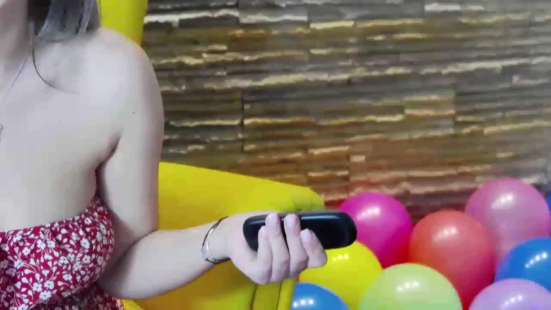 Gallery image thumbnail from SecretAmber's myfreecams stream on, 03/18/2023, 15:39 image 13 of 20