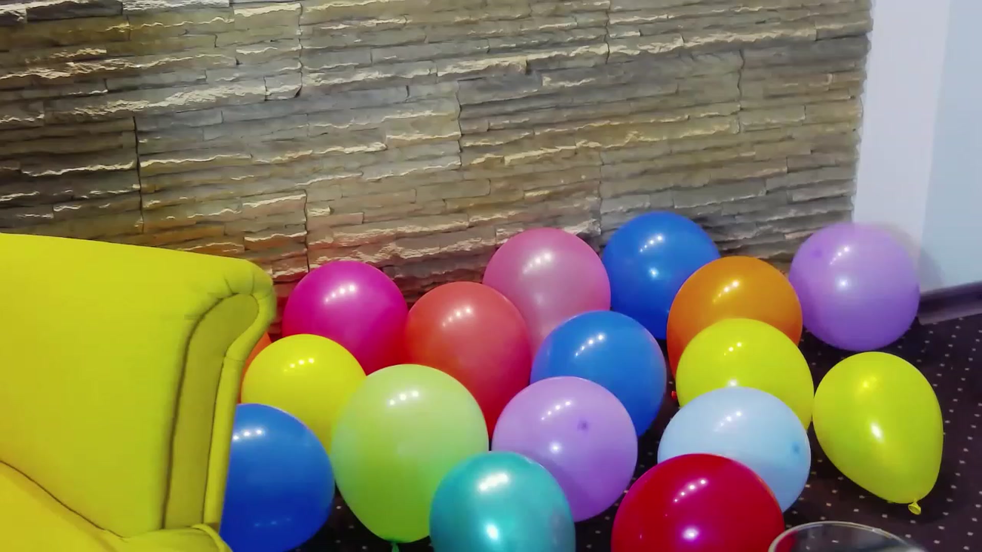 Gallery image thumbnail from SecretAmber's myfreecams stream on, 03/18/2023, 15:39 image 14 of 20