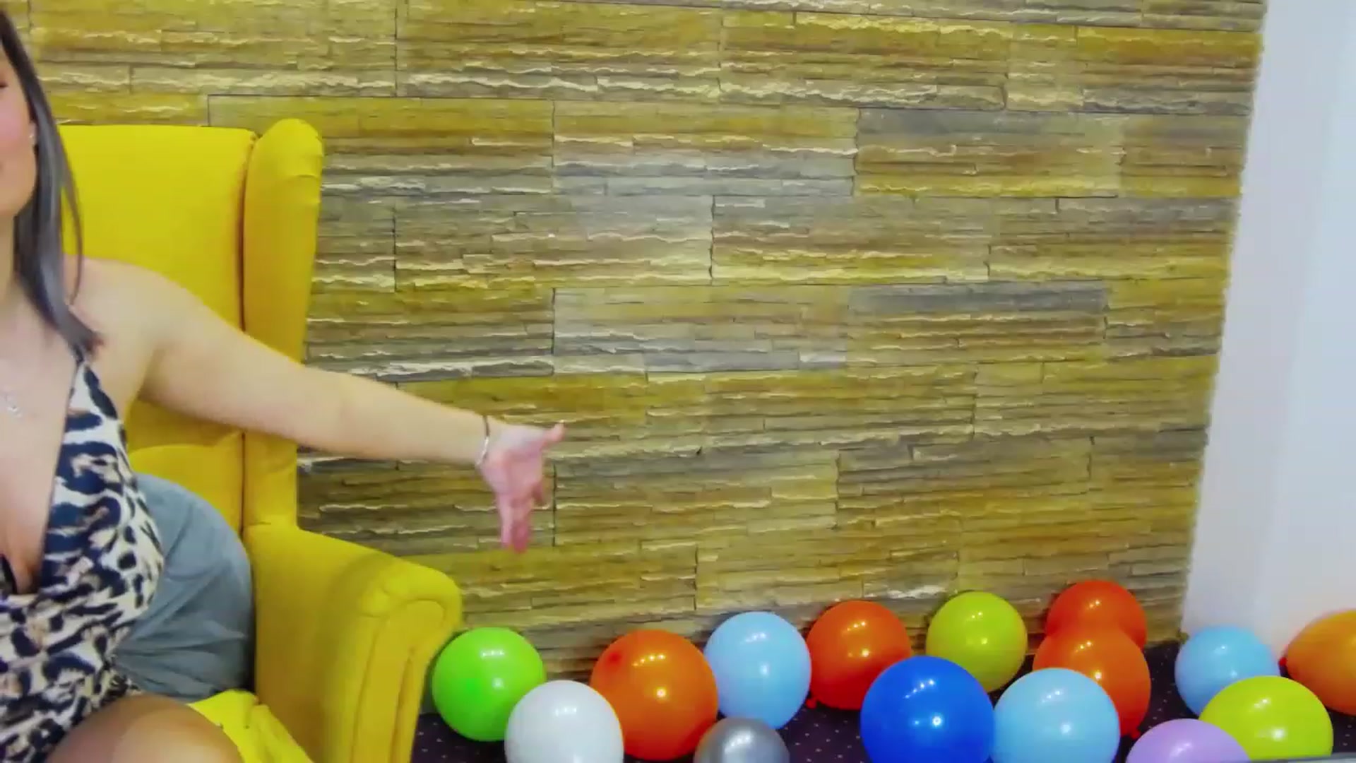 Gallery image thumbnail from SecretAmber's myfreecams stream on, 03/31/2023, 14:26 image 18 of 20