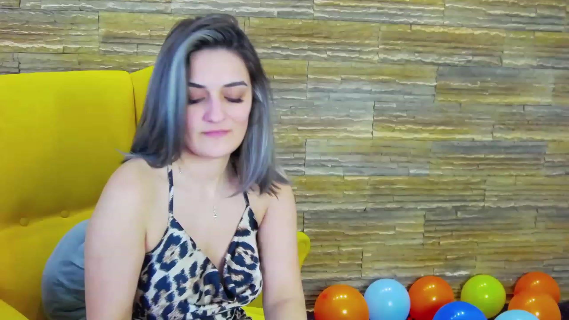 Gallery image thumbnail from SecretAmber's myfreecams stream on, 03/31/2023, 15:23 image 4 of 20
