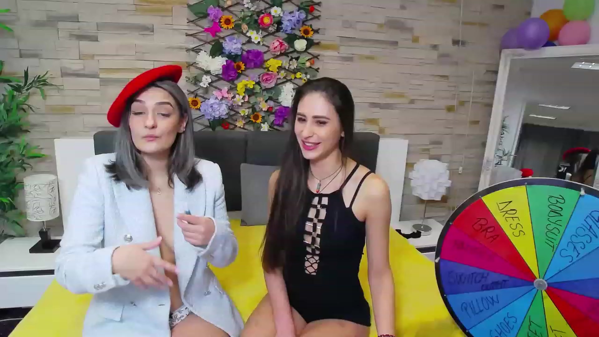 Gallery image thumbnail from SecretAmber's myfreecams stream on, 04/01/2023, 16:24 image 8 of 20