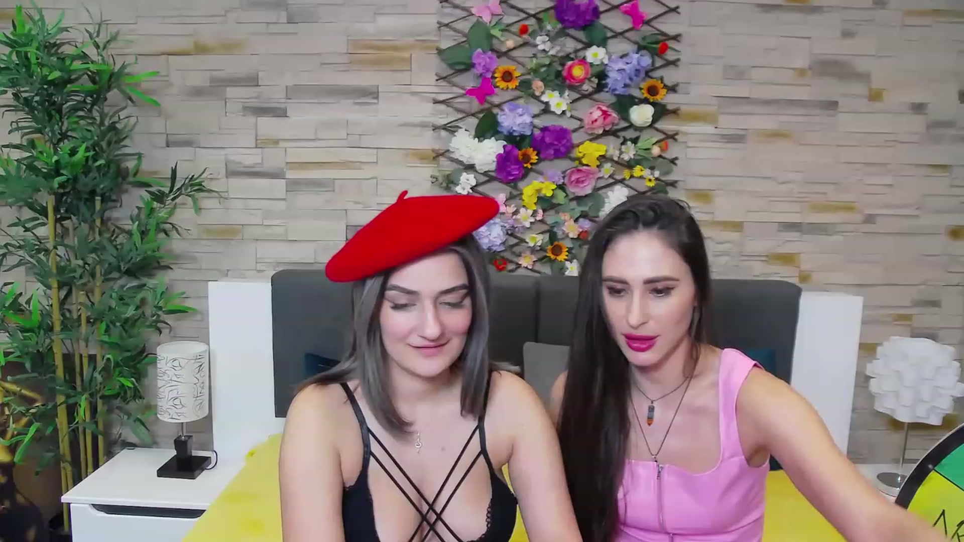 Gallery image thumbnail from SecretAmber's myfreecams stream on, 04/01/2023, 18:32 image 8 of 20