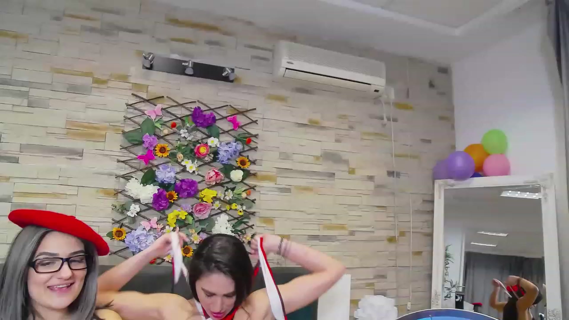 Gallery image thumbnail from SecretAmber's myfreecams stream on, 04/01/2023, 18:32 image 1 of 20