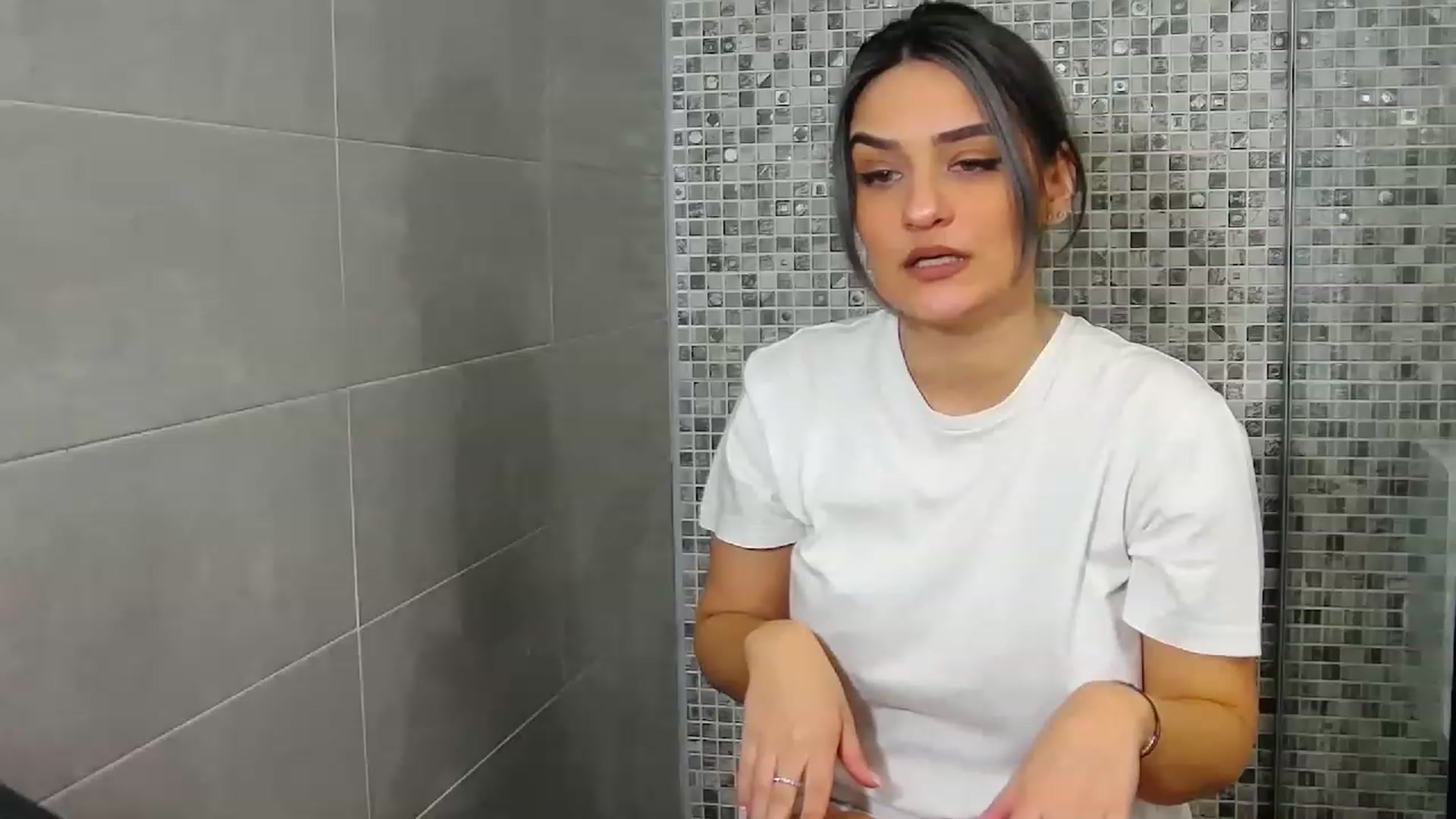 Gallery image thumbnail from SecretAmber's myfreecams stream on, 04/22/2023, 14:46 image 7 of 20