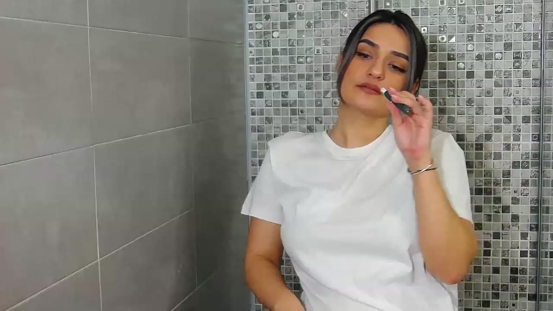 Gallery image thumbnail from SecretAmber's myfreecams stream on, 04/22/2023, 14:46 image 12 of 20