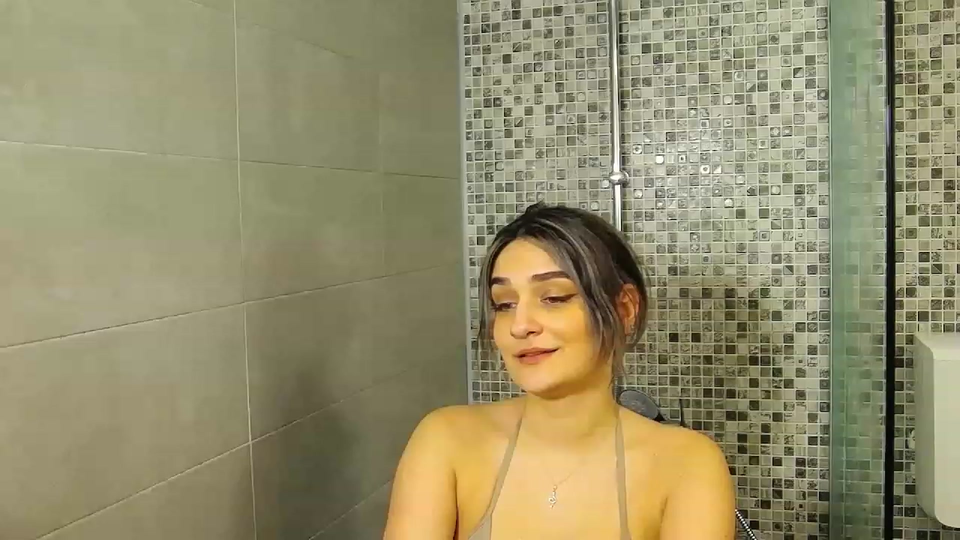 Gallery image thumbnail from SecretAmber's myfreecams stream on, 04/22/2023, 18:15 image 12 of 20