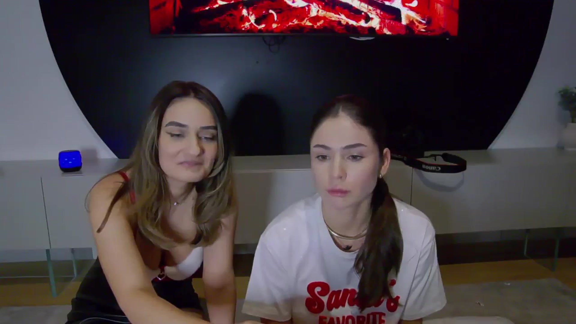 Gallery image thumbnail from SecretAmber's myfreecams stream on, 12/21/2024, 18:25 image 18 of 20