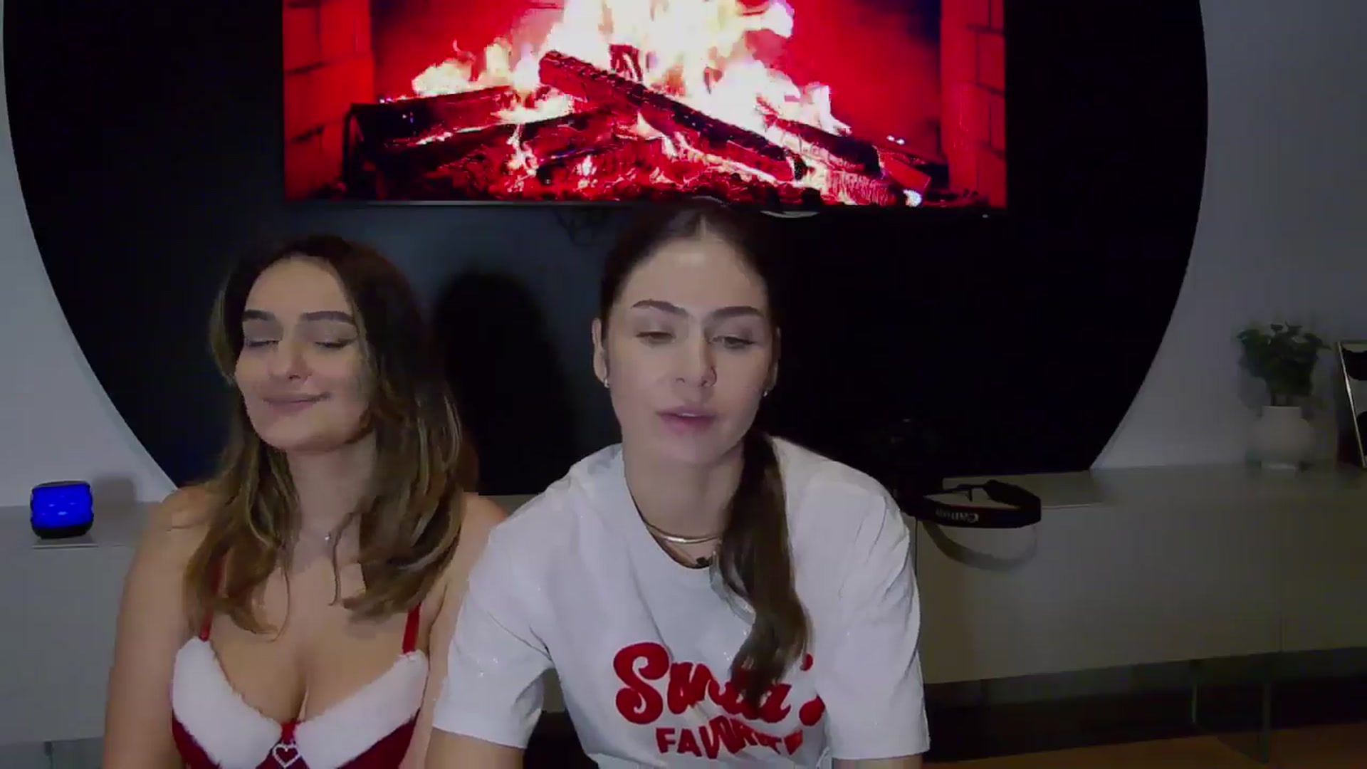 Gallery image thumbnail from SecretAmber's myfreecams stream on, 12/21/2024, 18:25 image 13 of 20