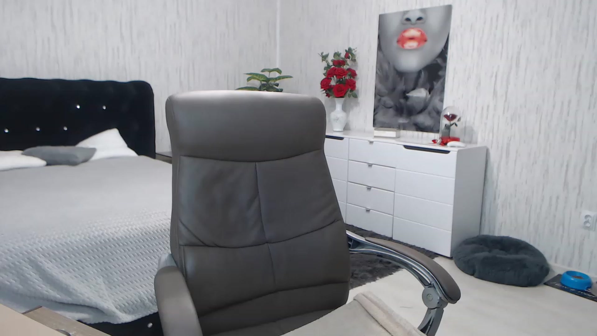 Gallery image thumbnail from SecretDesire0's myfreecams stream on, 11/20/2022, 24:01 image 14 of 20