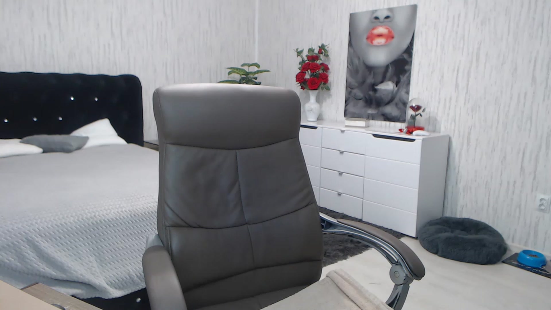 Gallery image thumbnail from SecretDesire0's myfreecams stream on, 11/20/2022, 24:01 image 12 of 20