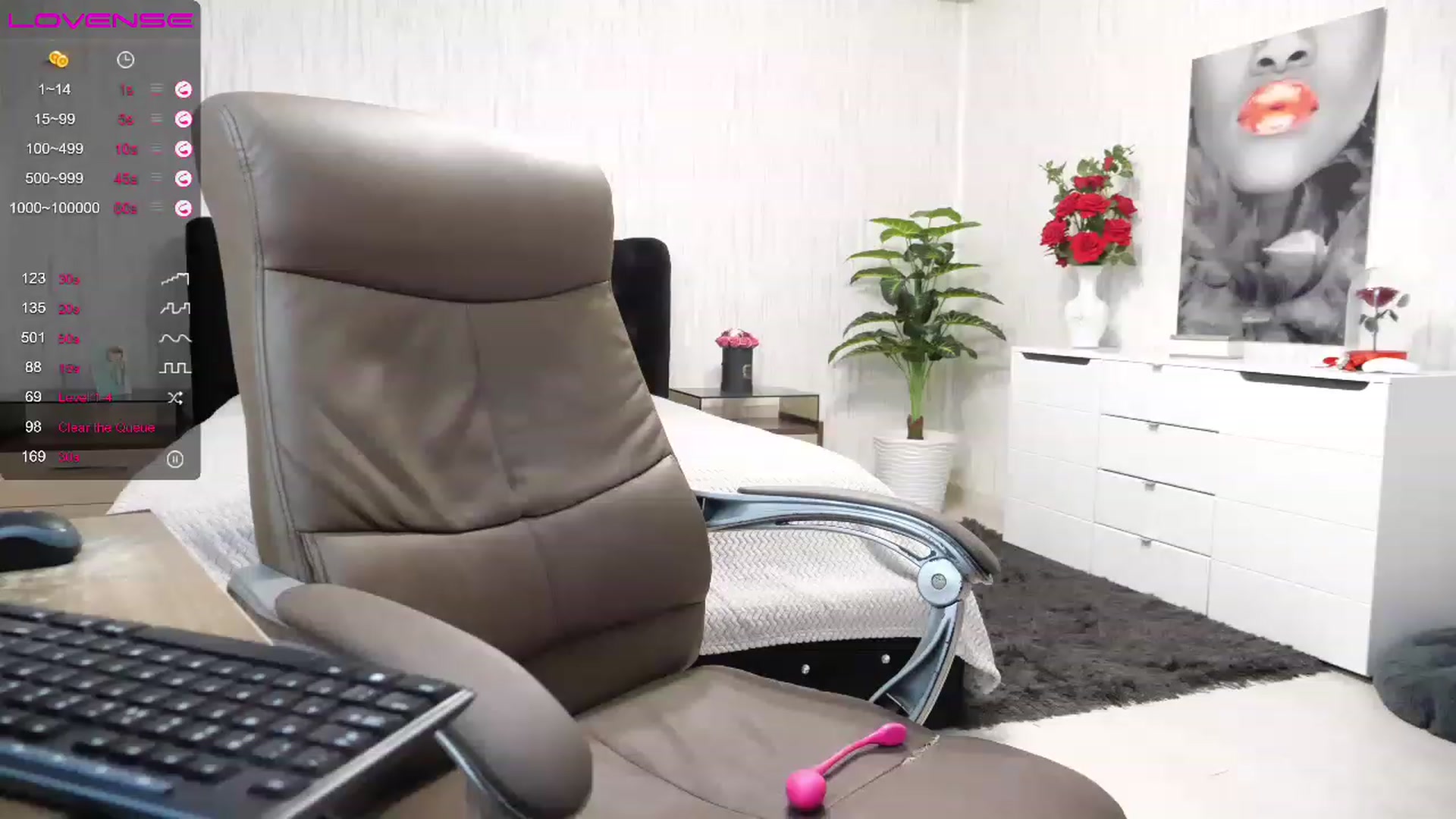 Gallery image thumbnail from SecretDesire0's myfreecams stream on, 11/22/2022, 02:24 image 2 of 20