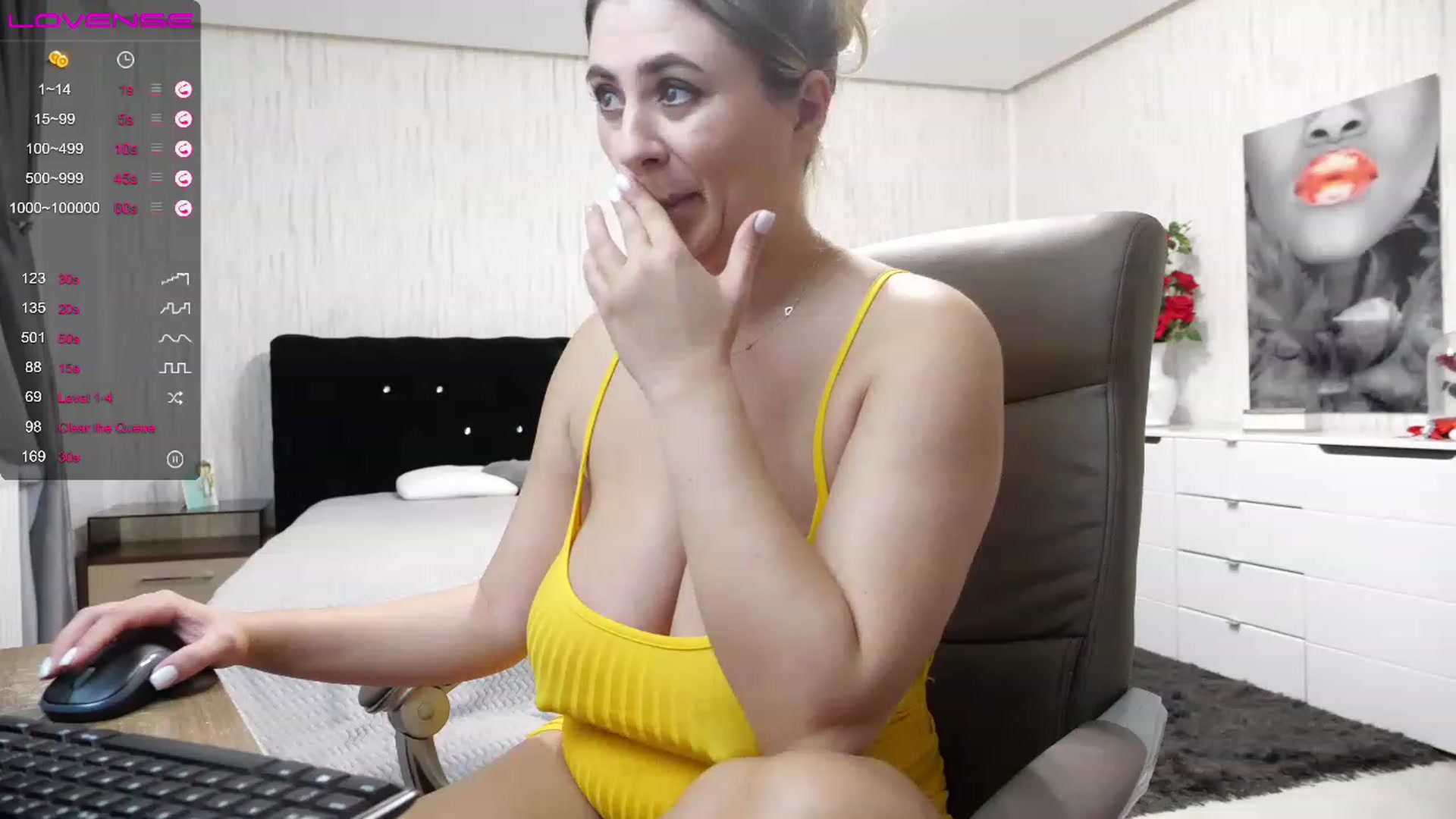 Gallery image thumbnail from SecretDesire0's myfreecams stream on, 11/22/2022, 04:19 image 7 of 20