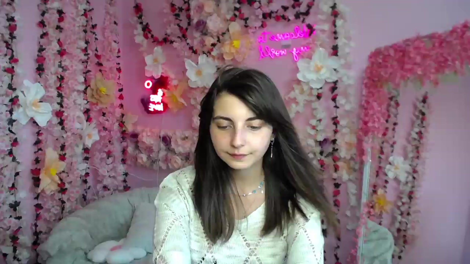 Gallery image thumbnail from SecretMonroe's myfreecams stream on, 08/18/2026, 11:07 image 11 of 20