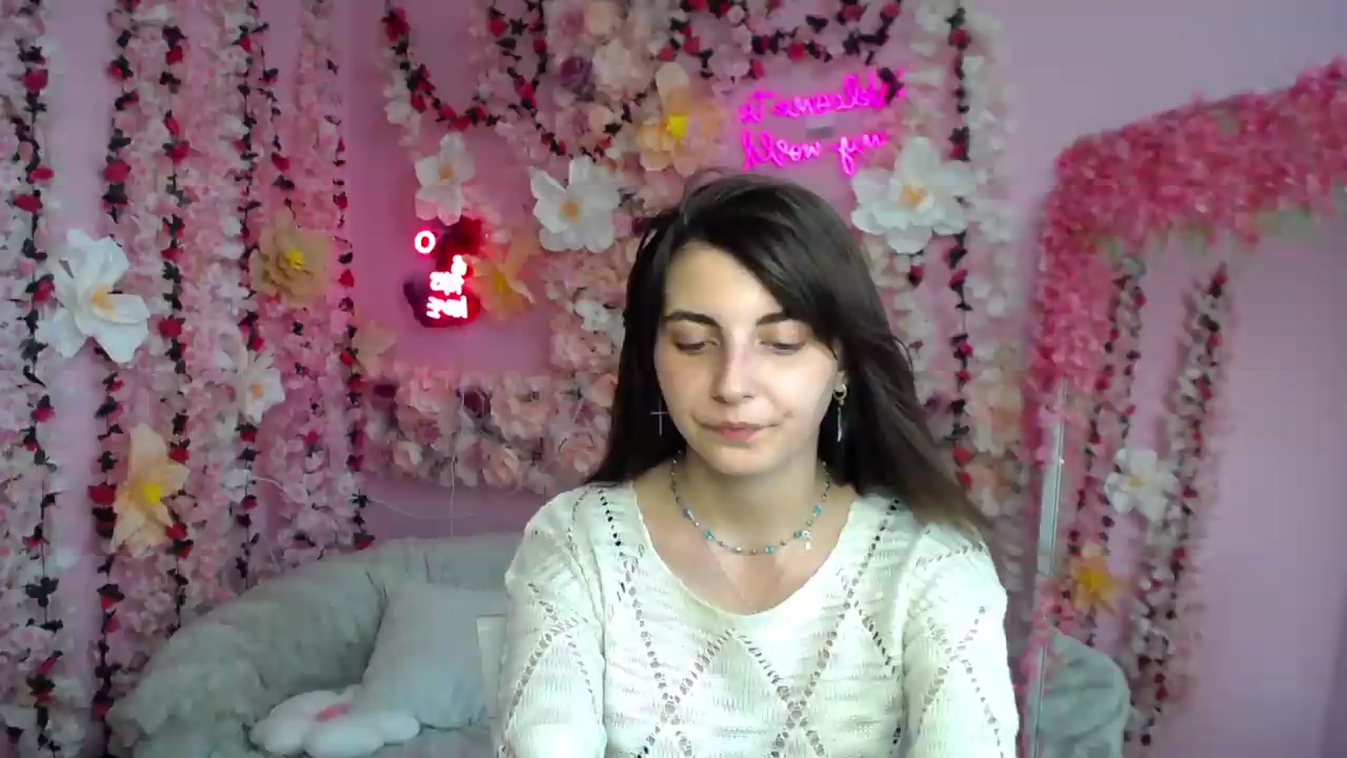 Gallery image thumbnail from SecretMonroe's myfreecams stream on, 08/18/2026, 11:07 image 14 of 20