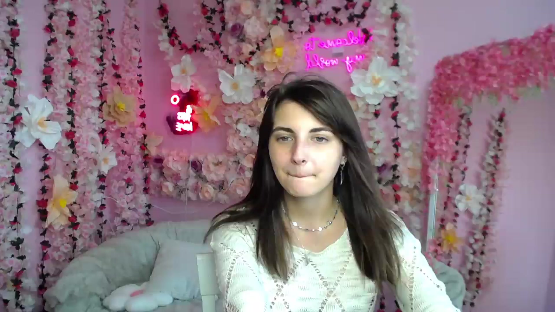 Gallery image thumbnail from SecretMonroe's myfreecams stream on, 08/18/2026, 11:07 image 15 of 20