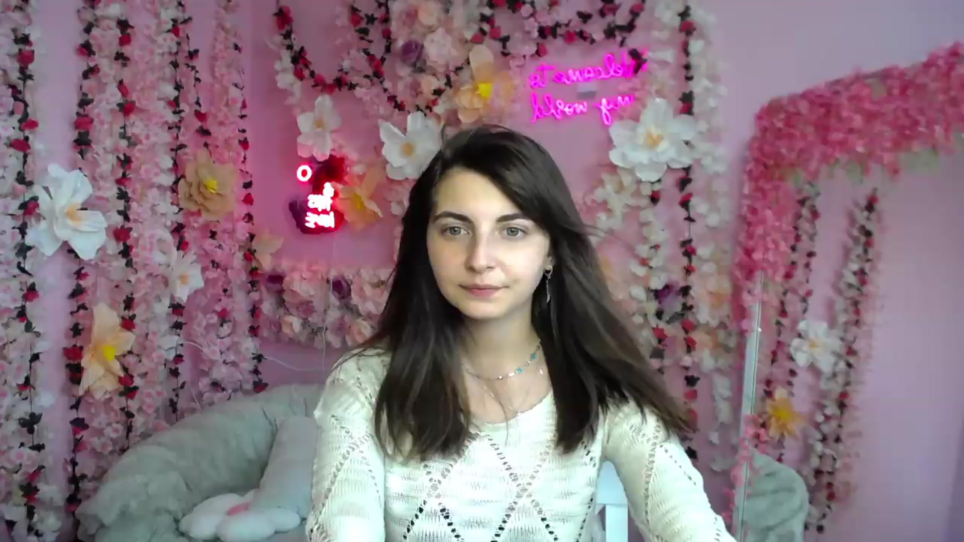 Gallery image thumbnail from SecretMonroe's myfreecams stream on, 08/18/2026, 11:07 image 9 of 20