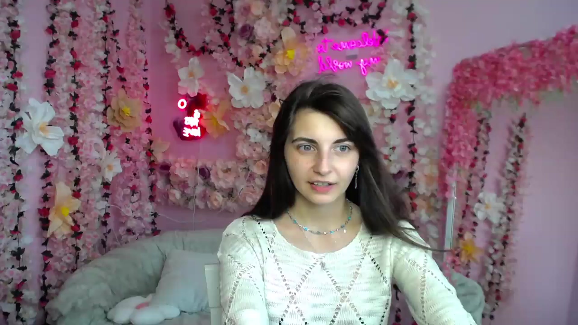 Gallery image thumbnail from SecretMonroe's myfreecams stream on, 08/18/2026, 11:07 image 18 of 20