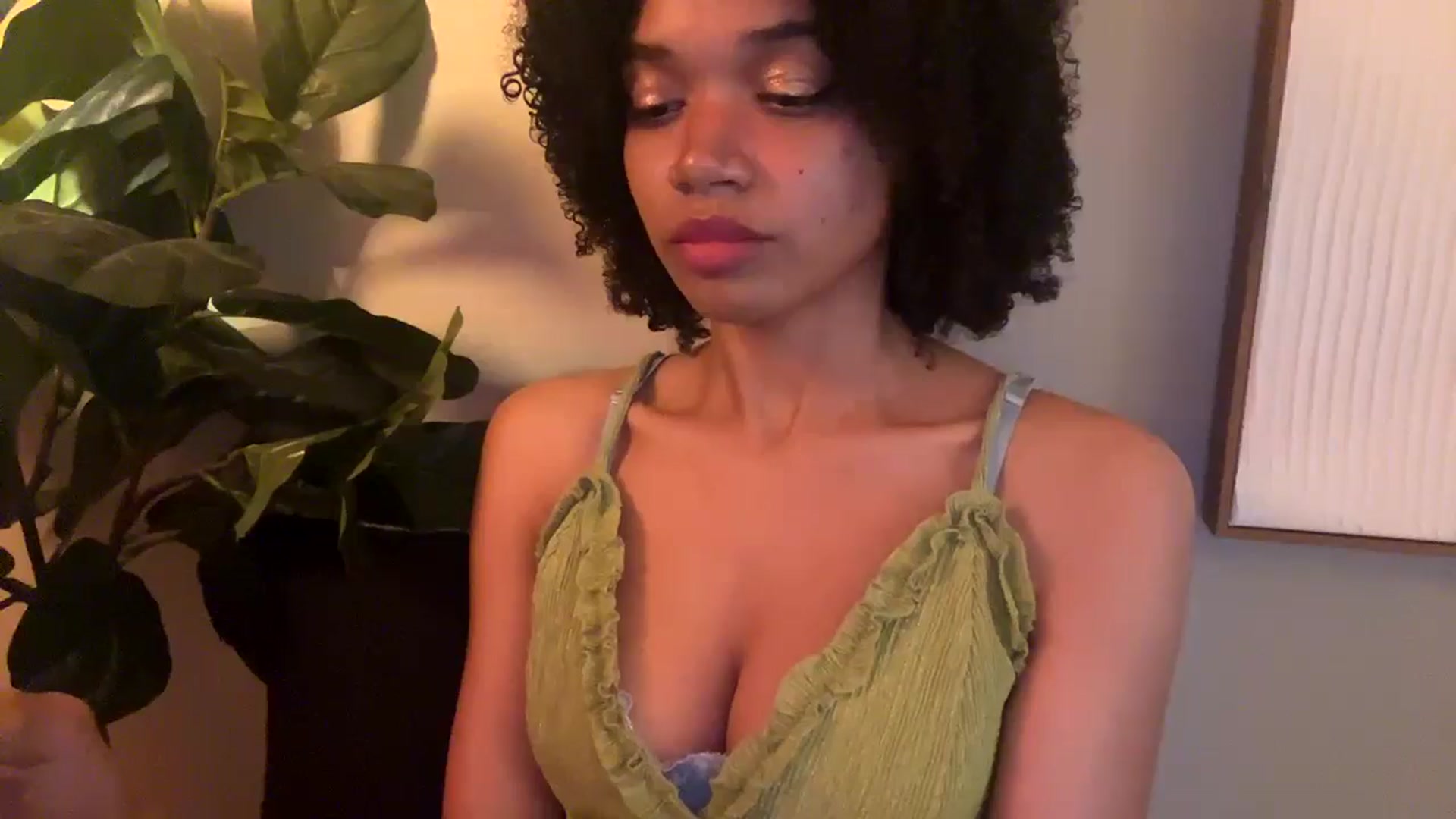 Gallery image thumbnail from Seductress's myfreecams stream on, 12/08/2024, 21:37 image 2 of 20