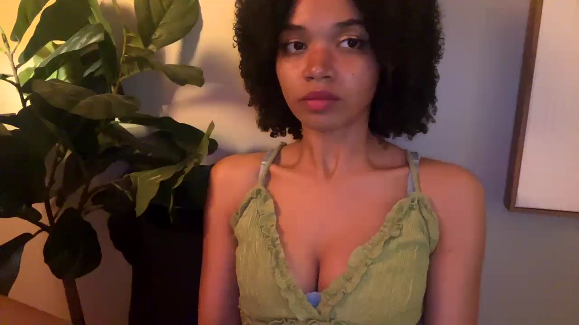 Gallery image thumbnail from Seductress's myfreecams stream on, 12/08/2024, 21:37 image 8 of 20