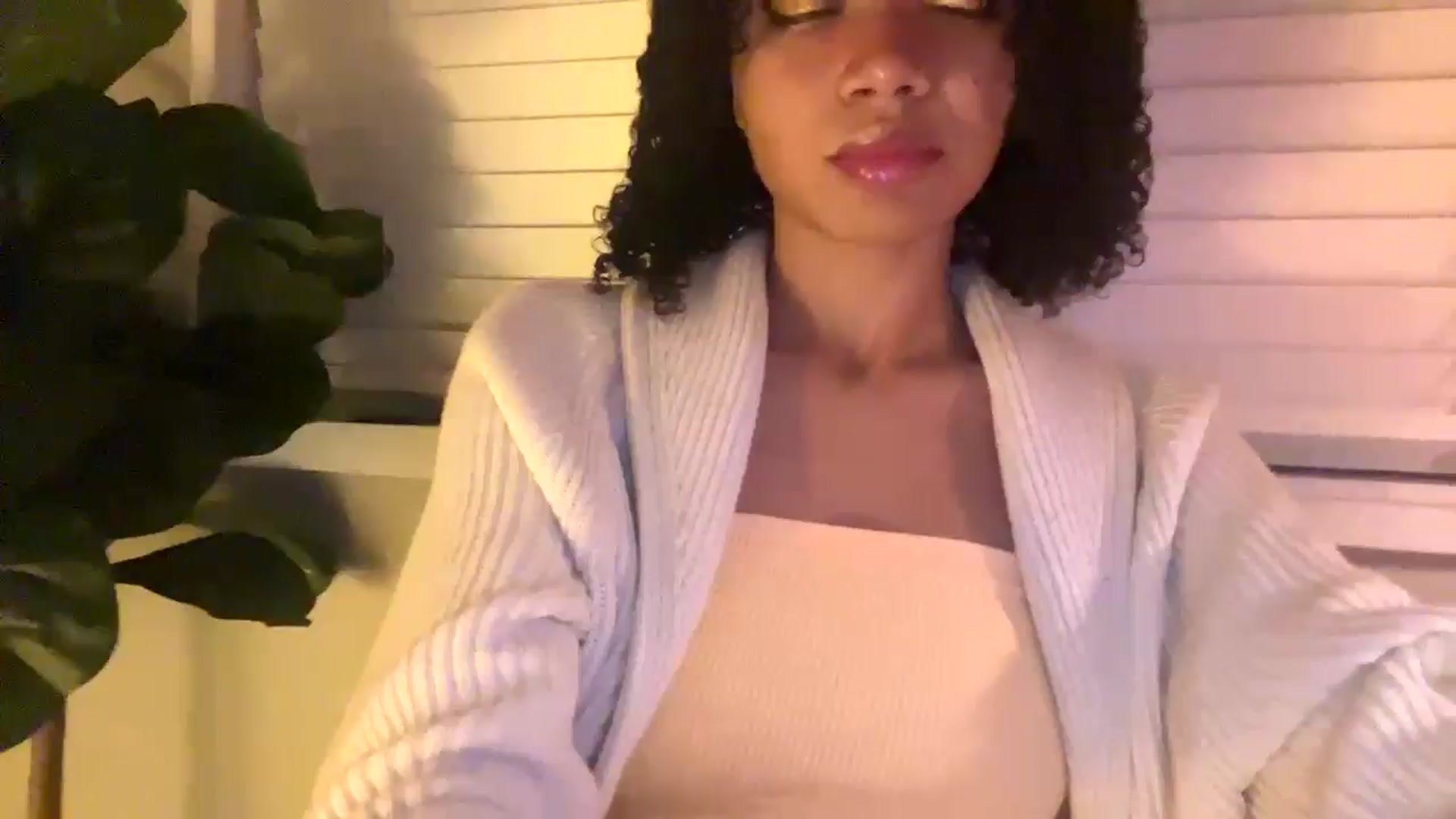 Gallery image thumbnail from Seductress's myfreecams stream on, 12/19/2024, 11:52 image 1 of 20