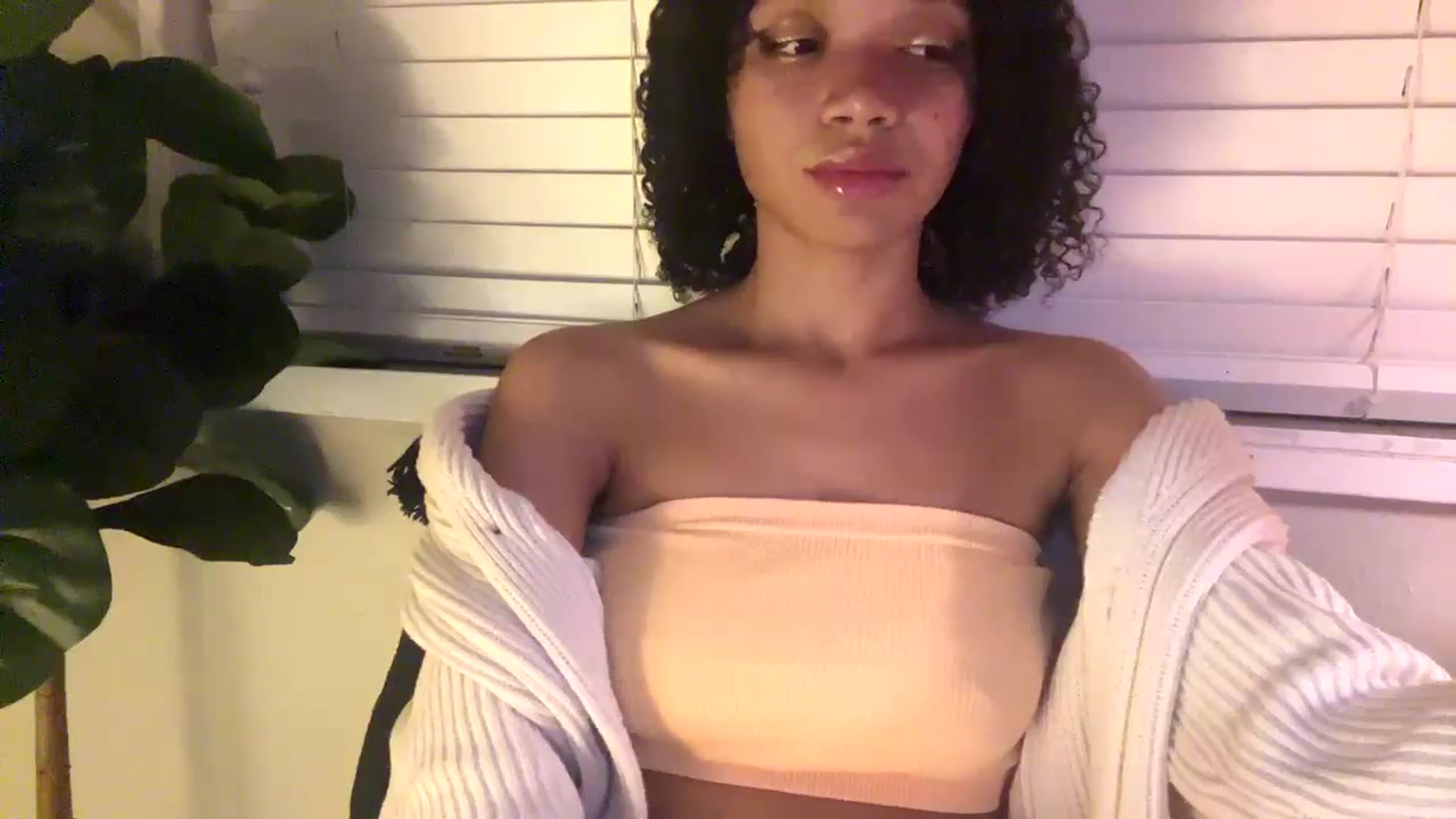 Gallery image thumbnail from Seductress's myfreecams stream on, 12/19/2024, 11:52 image 11 of 20